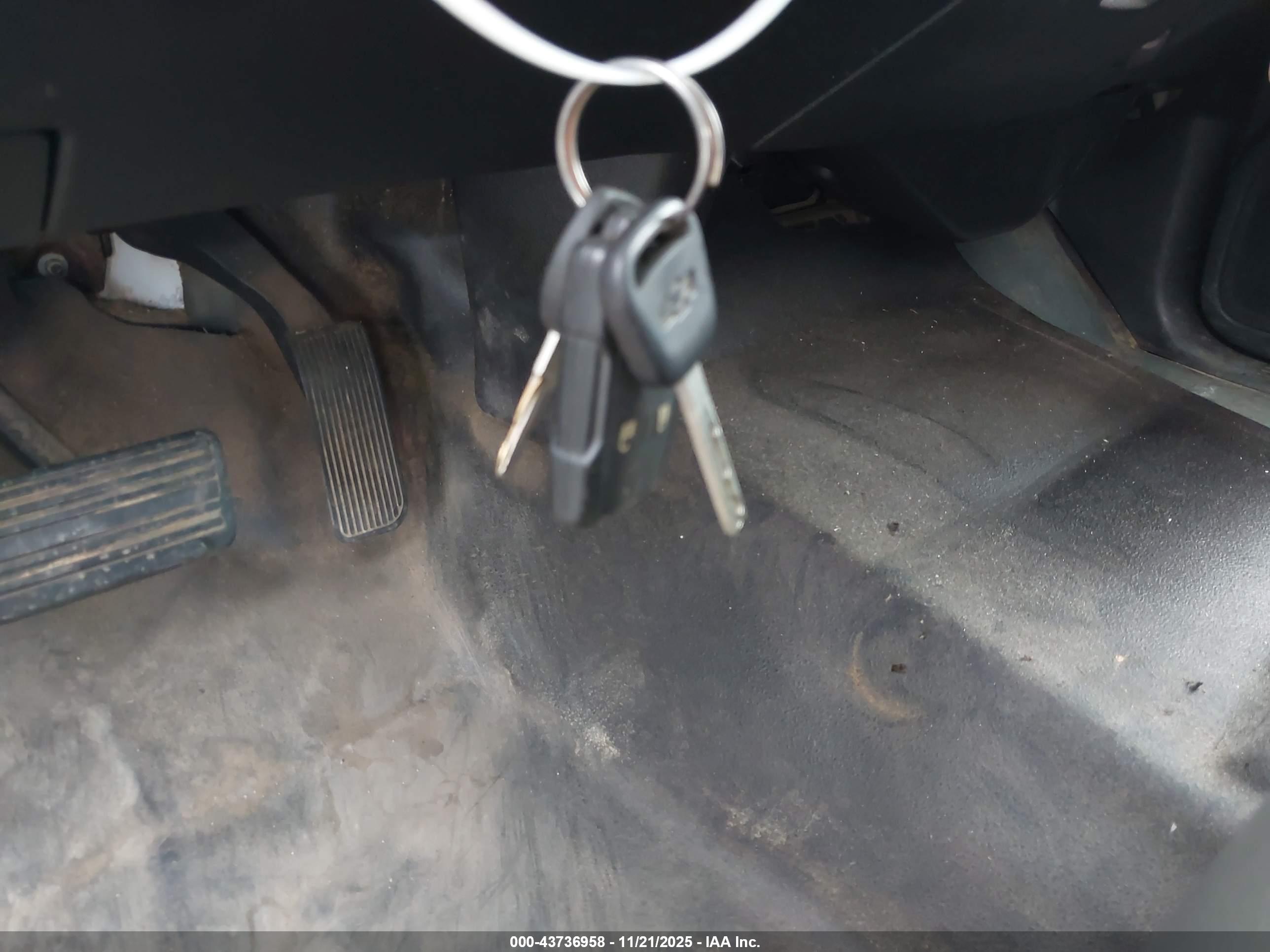 CHEVROLET SILVERADO image 11