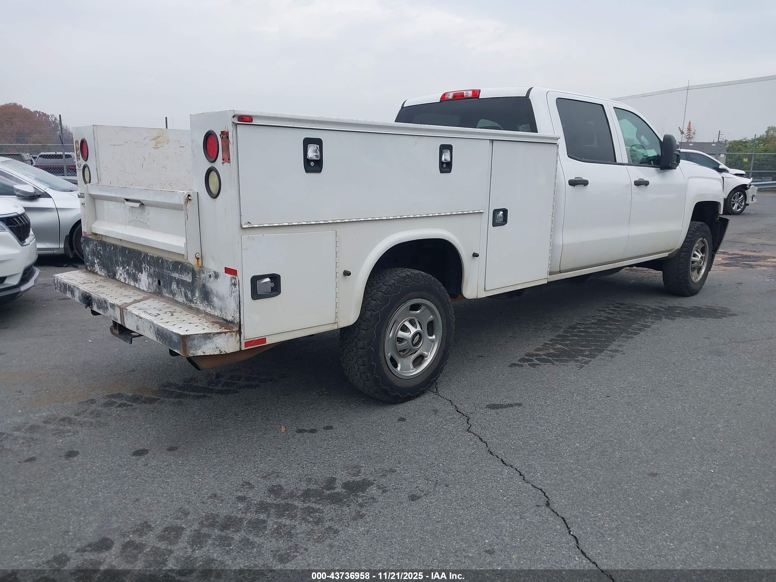 CHEVROLET SILVERADO image 4