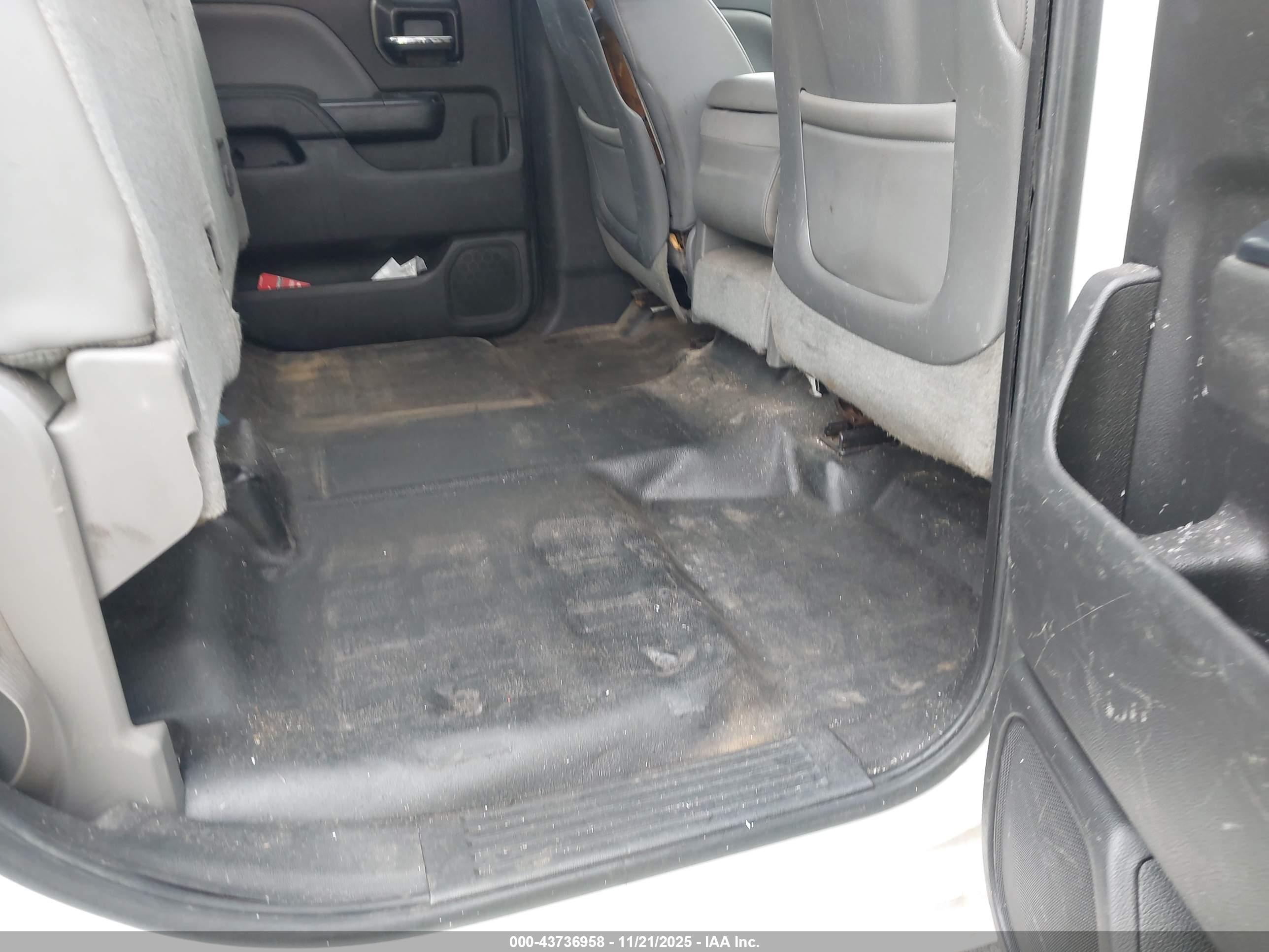 CHEVROLET SILVERADO image 8