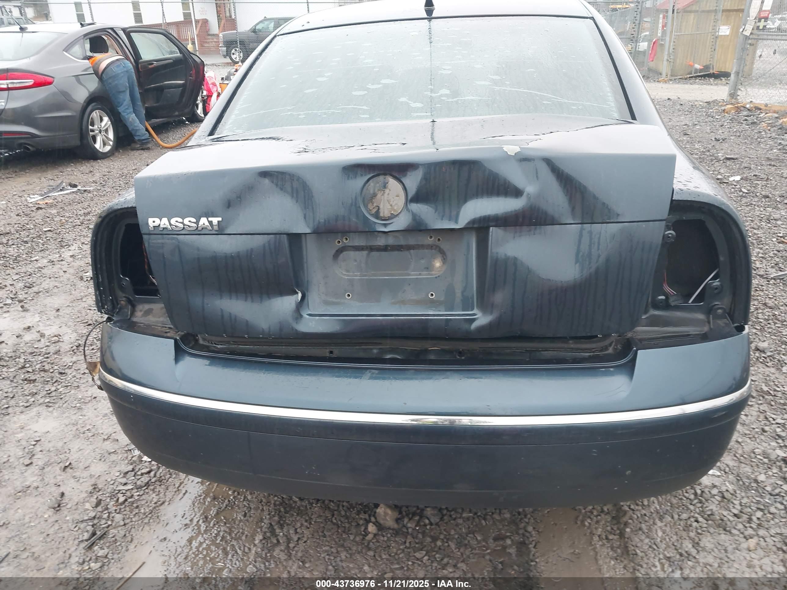 VOLKSWAGEN PASSAT image 6