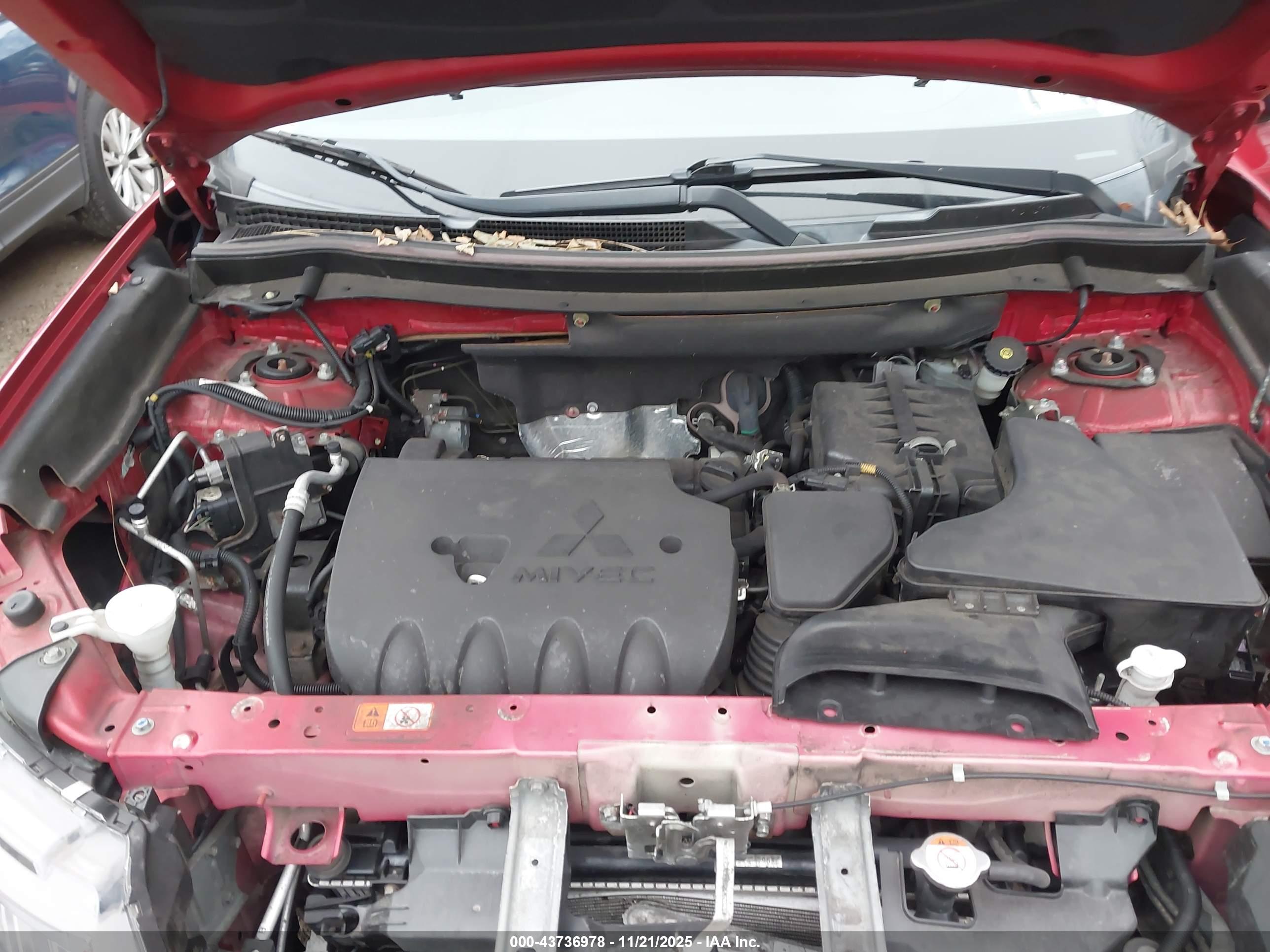 MITSUBISHI OUTLANDER image 10