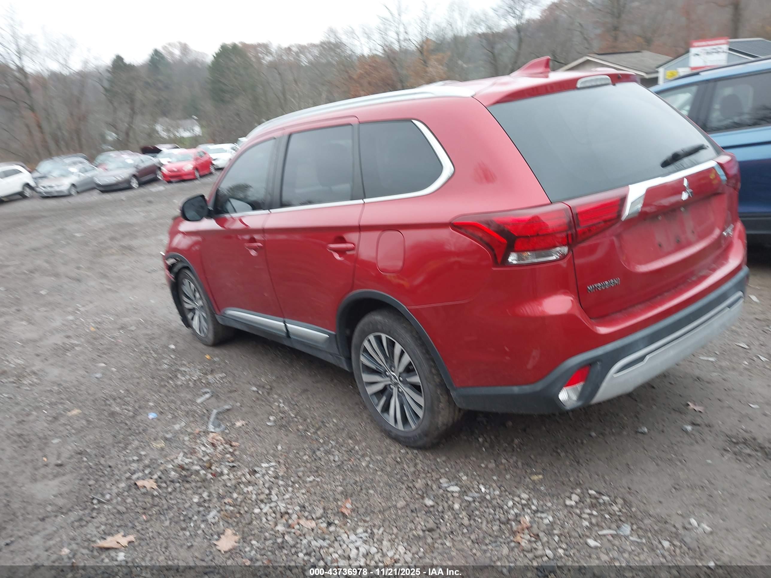 MITSUBISHI OUTLANDER image 3