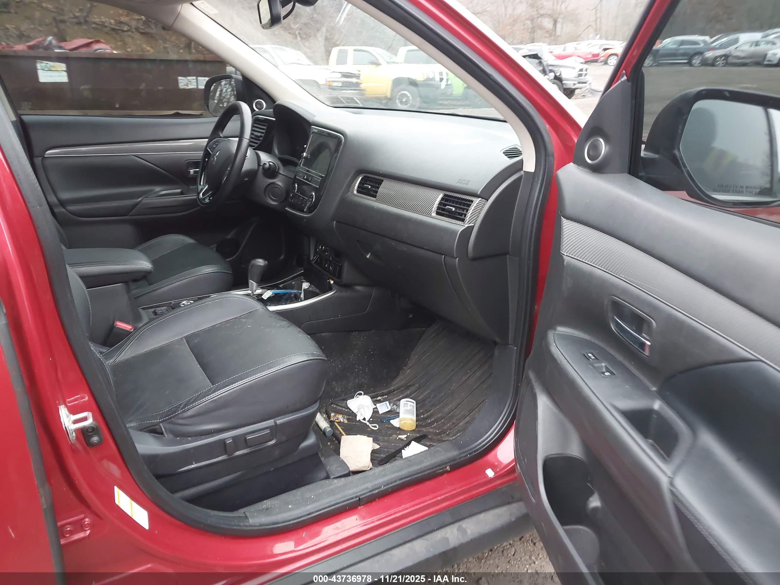 MITSUBISHI OUTLANDER image 5