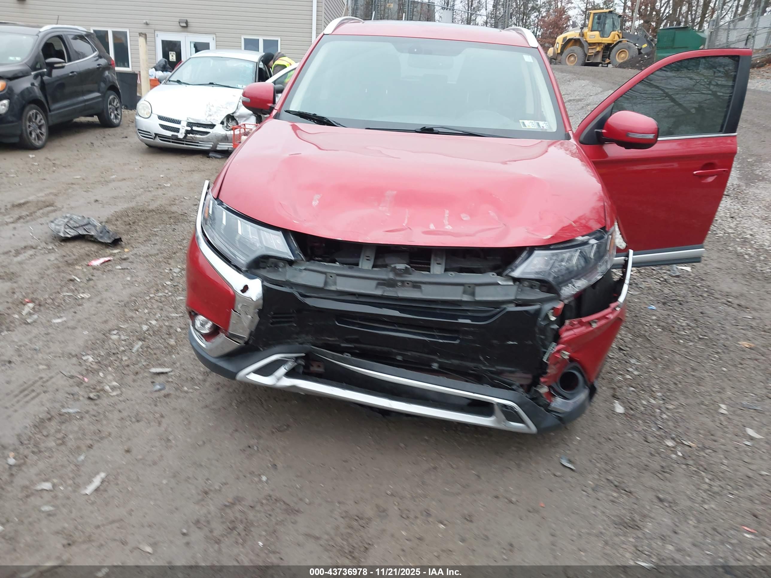 MITSUBISHI OUTLANDER image 6