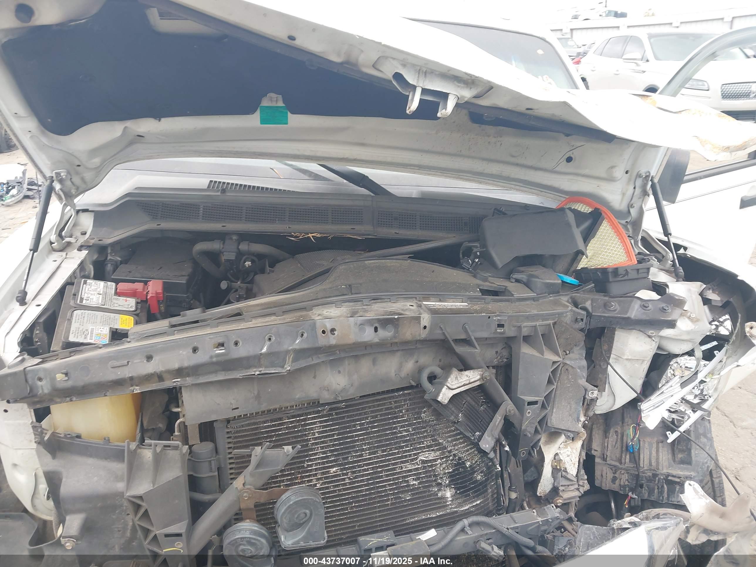 NISSAN TITAN image 10