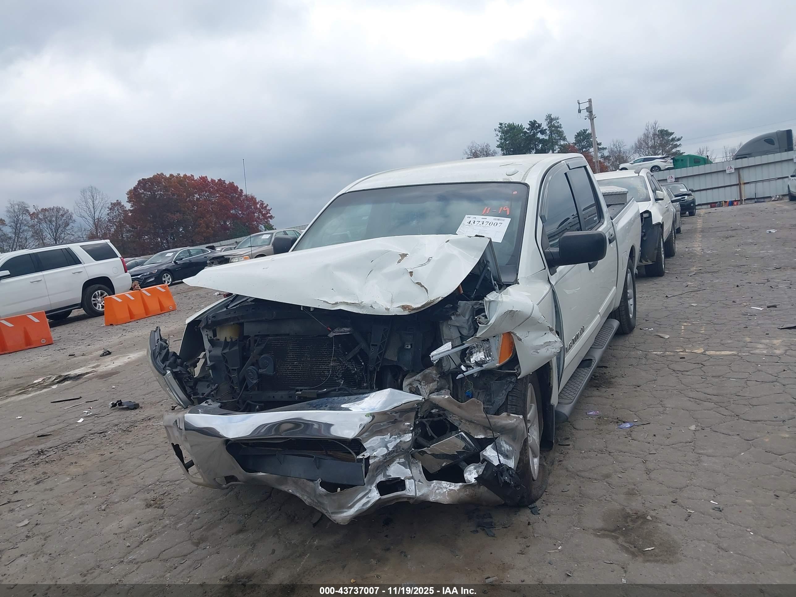 NISSAN TITAN image 2