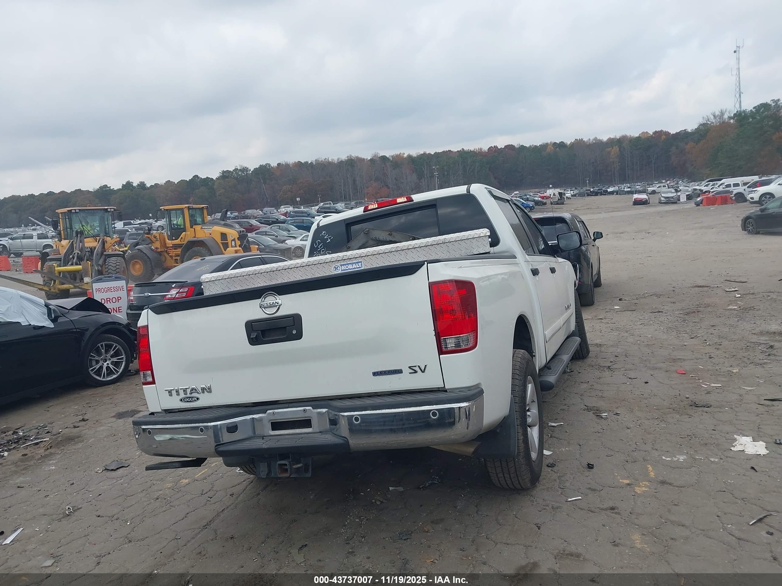 NISSAN TITAN image 4
