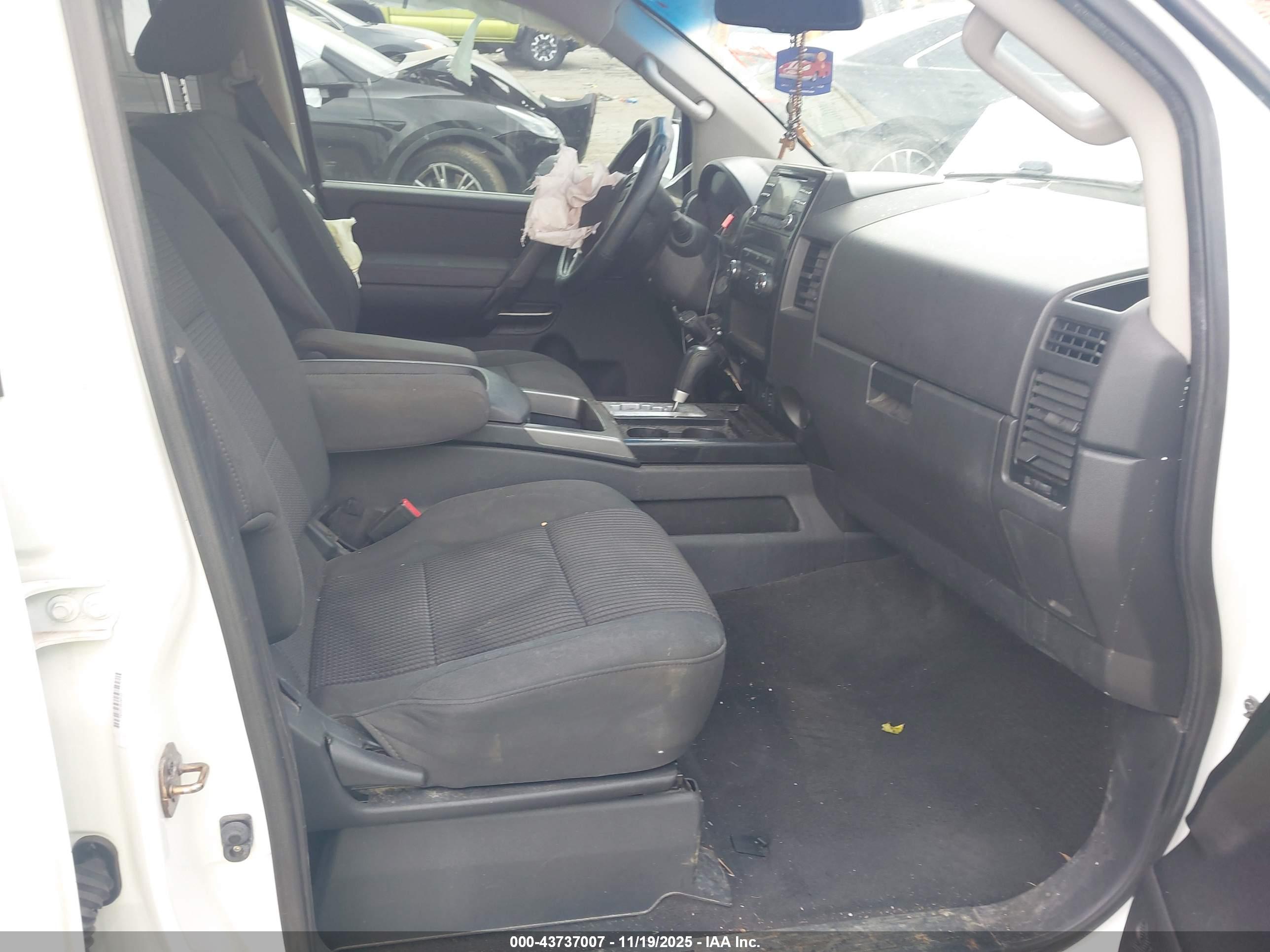 NISSAN TITAN image 5