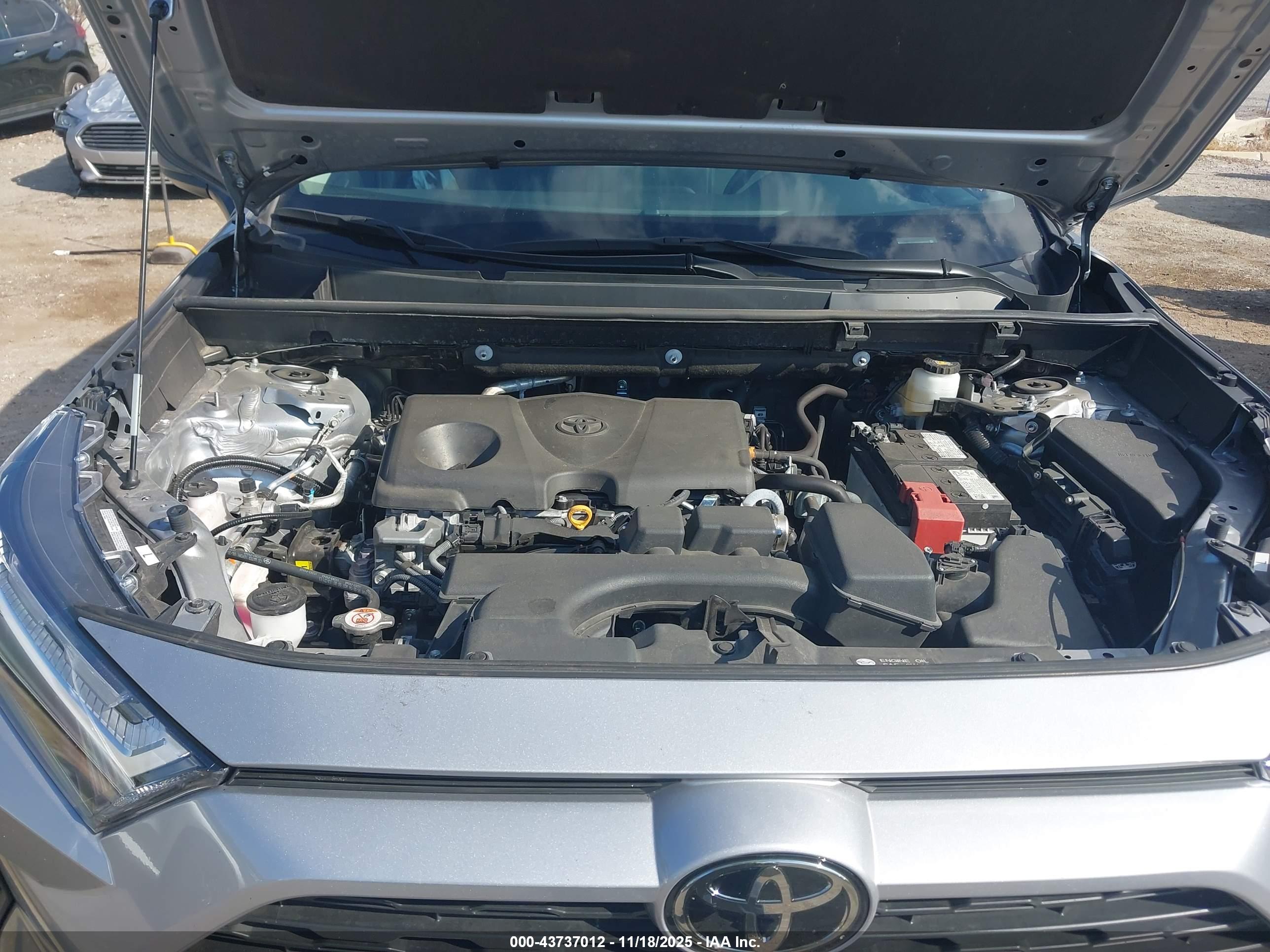 TOYOTA RAV4 image 10