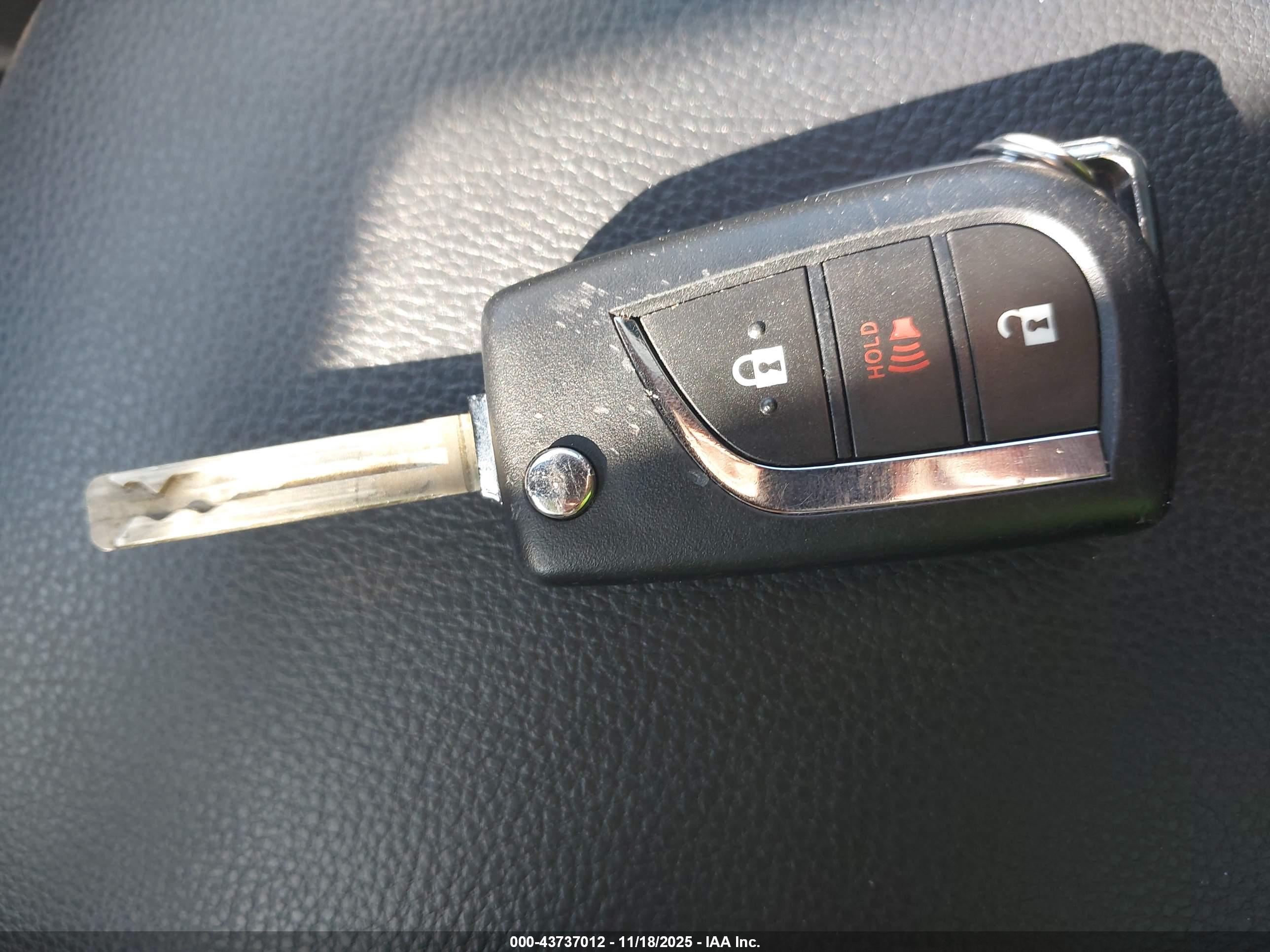 TOYOTA RAV4 image 11