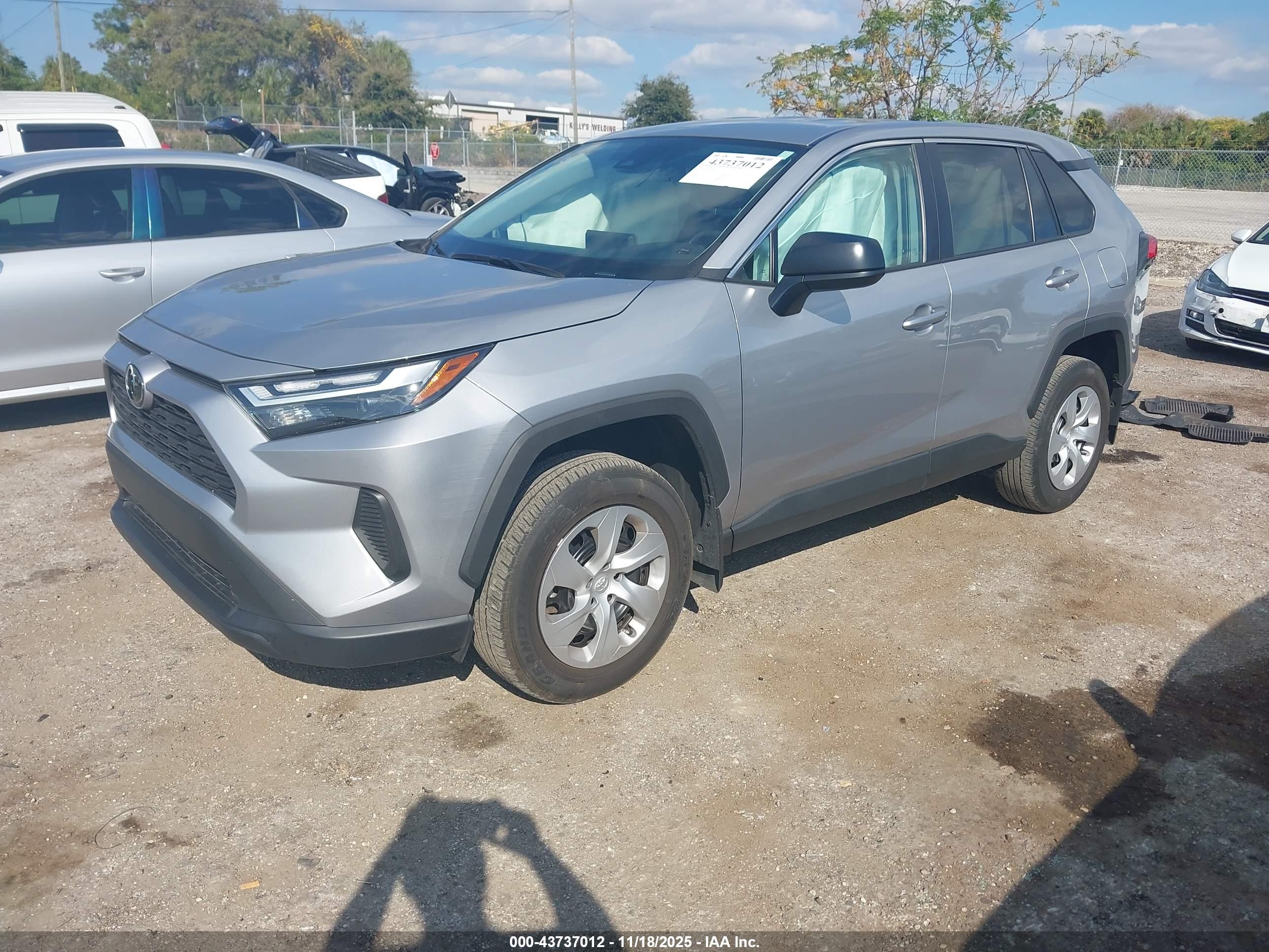 TOYOTA RAV4 image 2