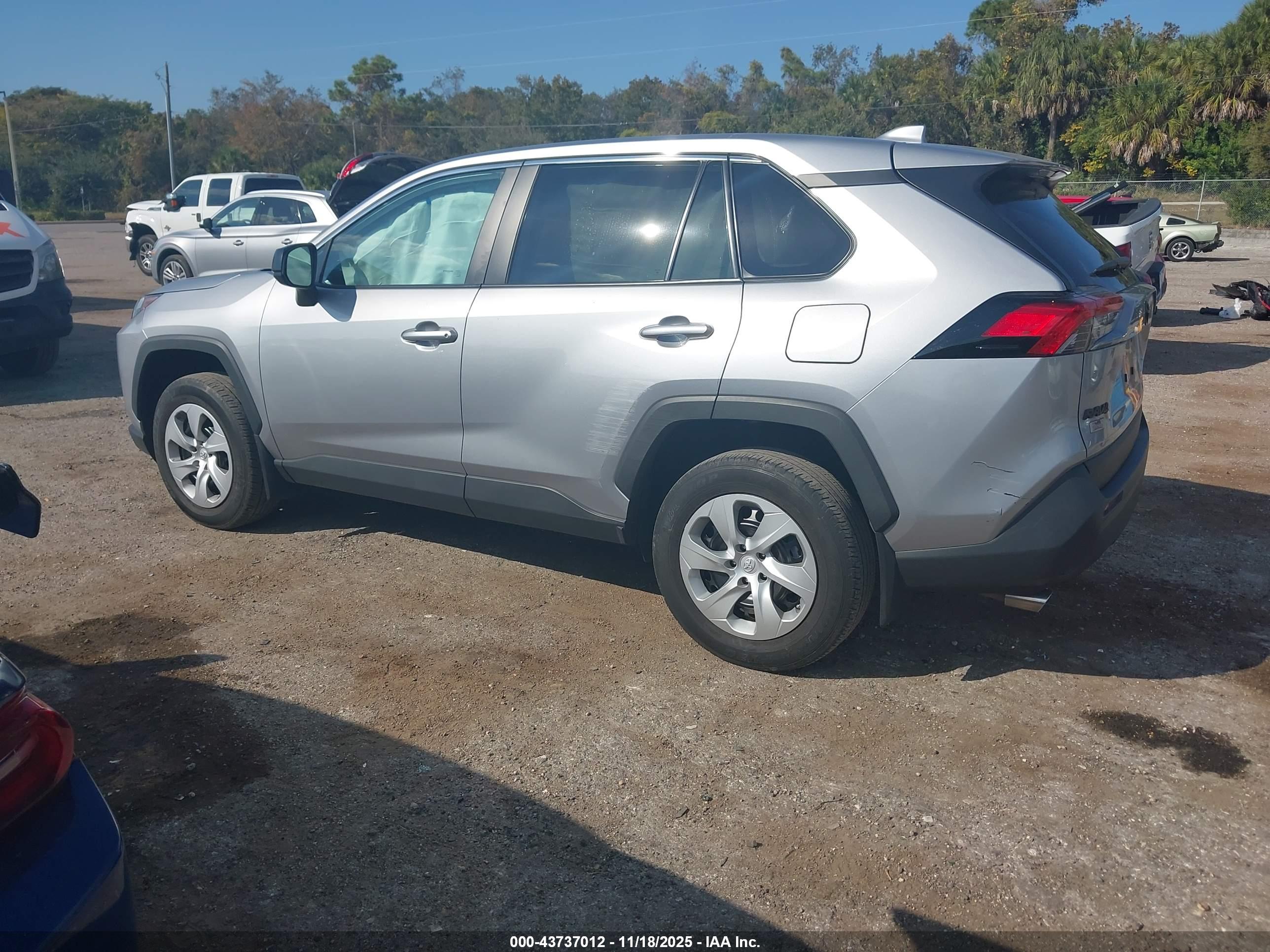 TOYOTA RAV4 image 3