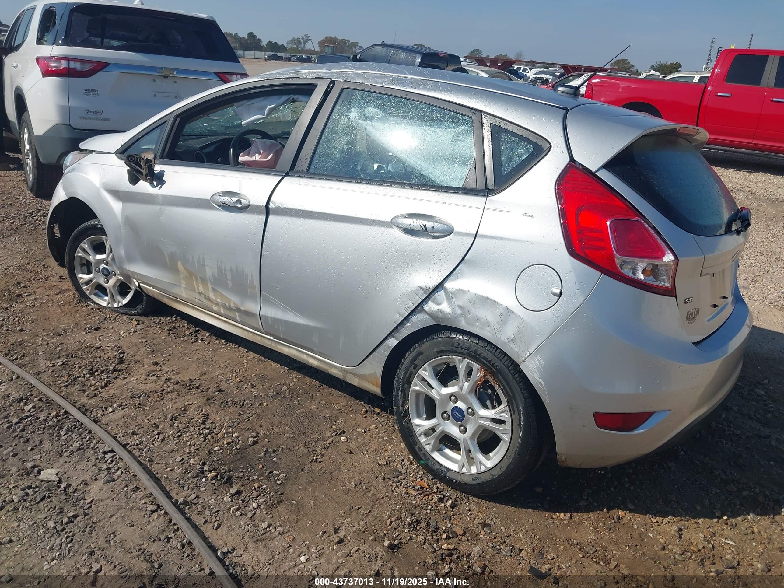 FORD FIESTA image 3