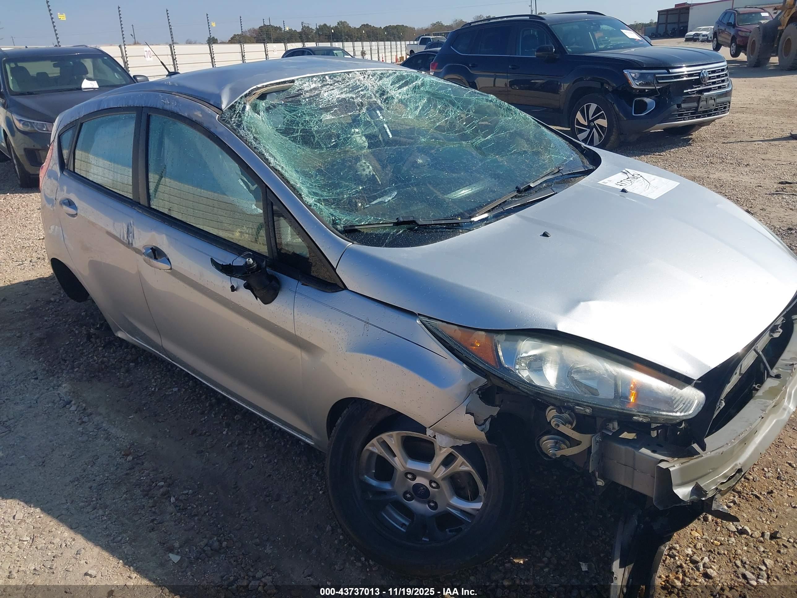 FORD FIESTA image 6
