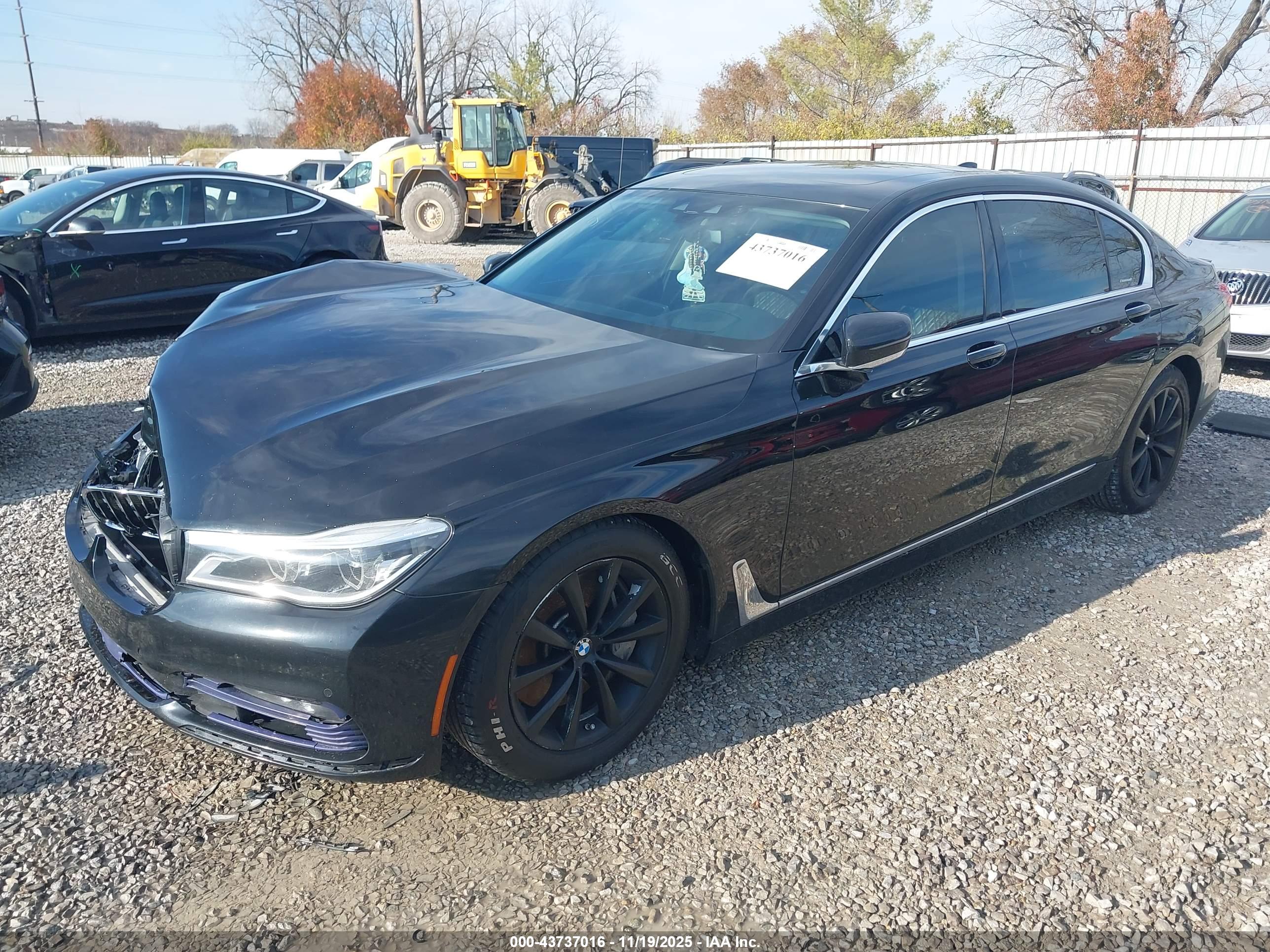 BMW 750I image 2