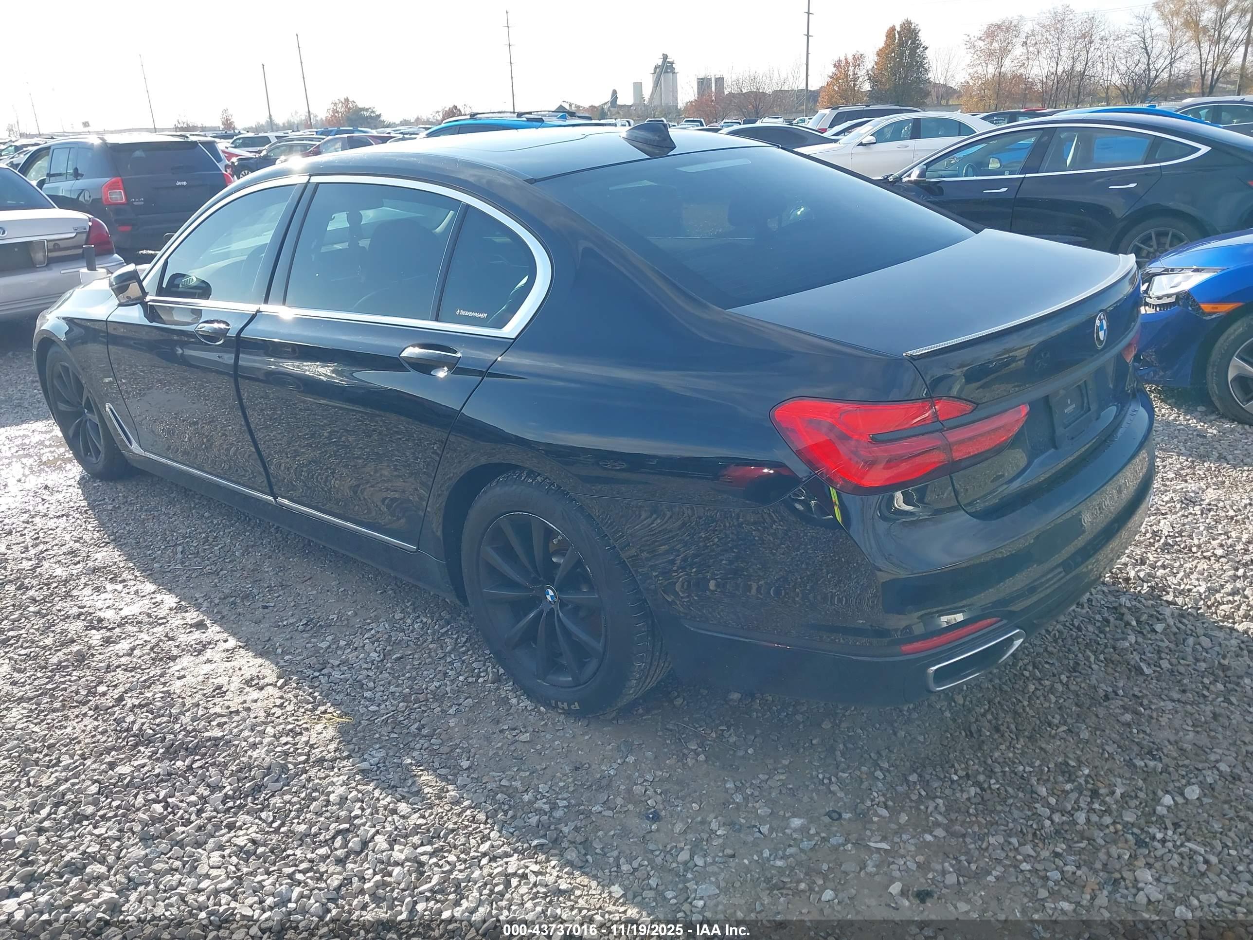 BMW 750I image 3