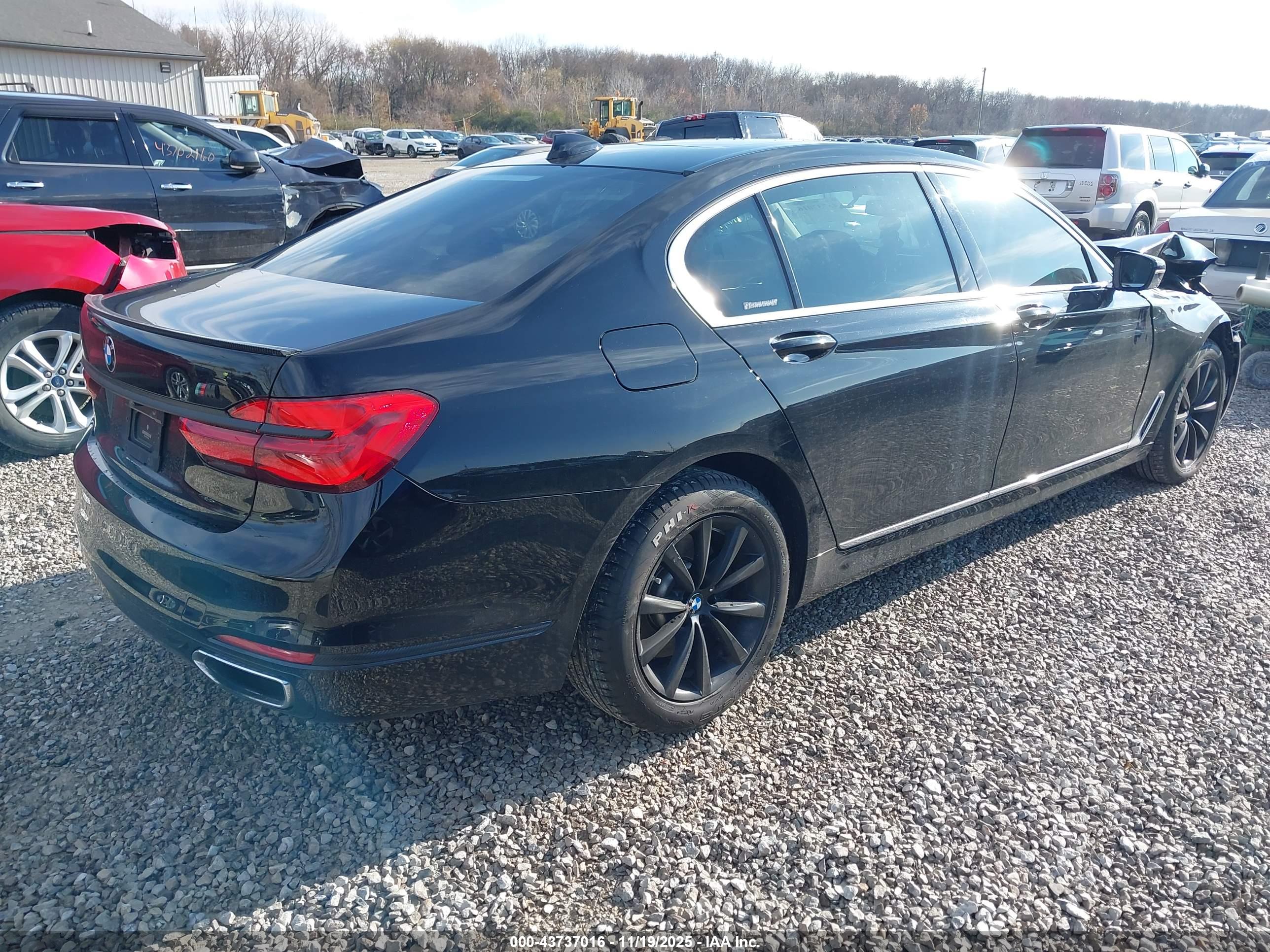 BMW 750I image 4