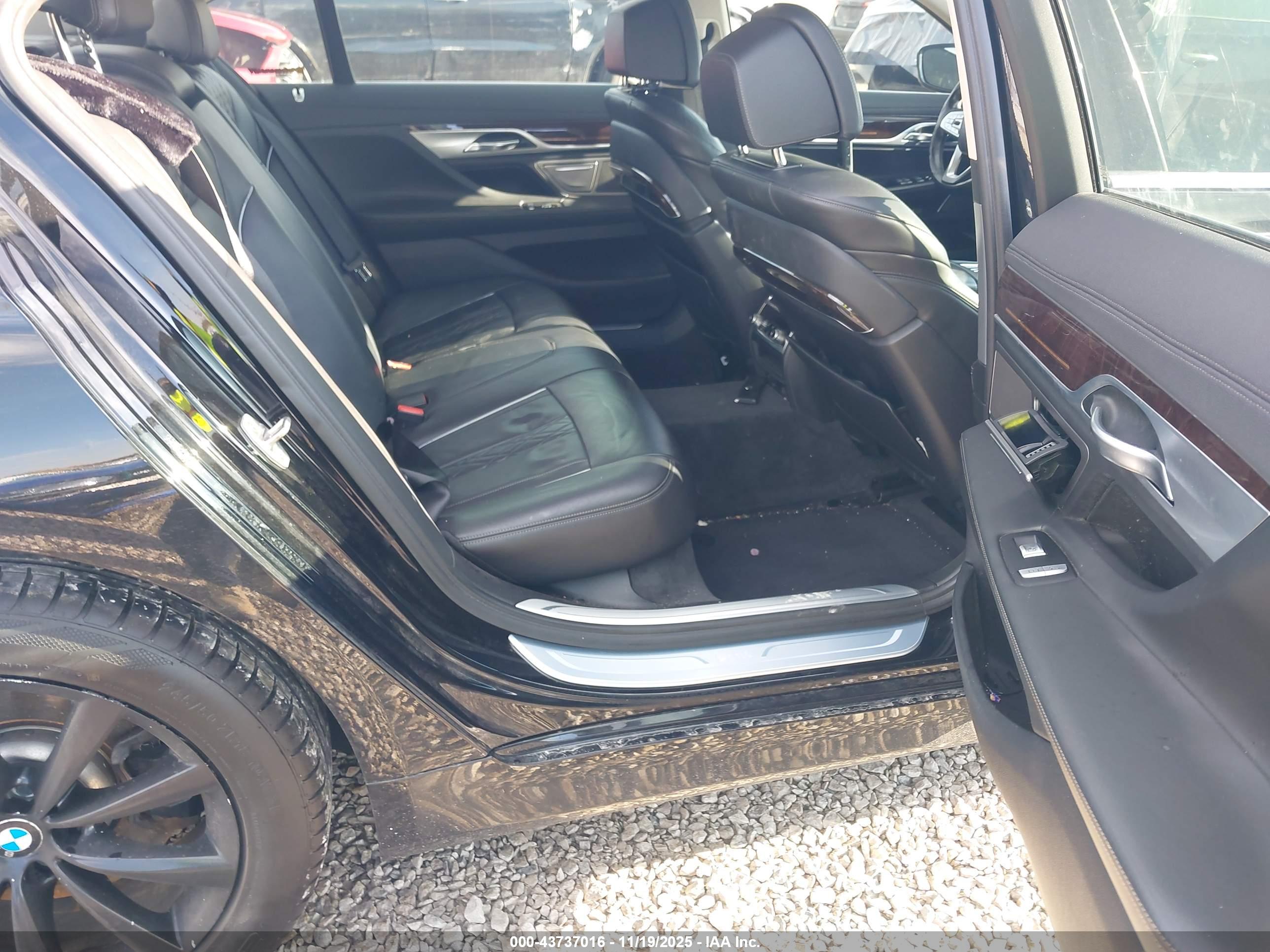BMW 750I image 8