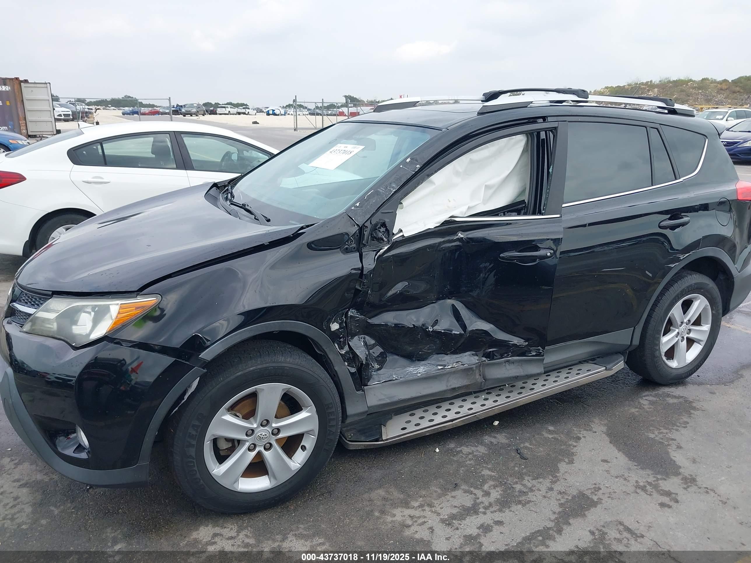 TOYOTA RAV4 image 6