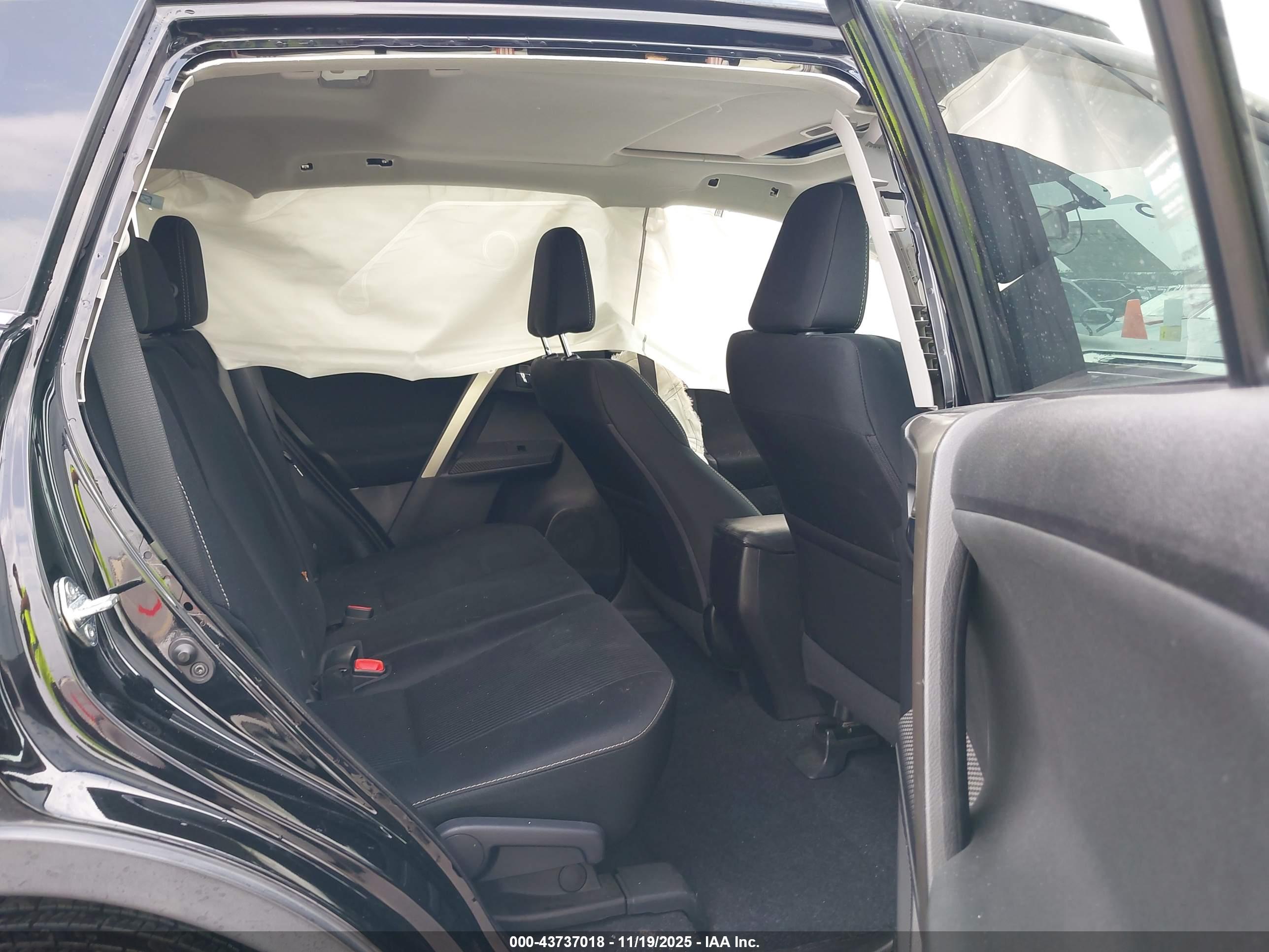 TOYOTA RAV4 image 8