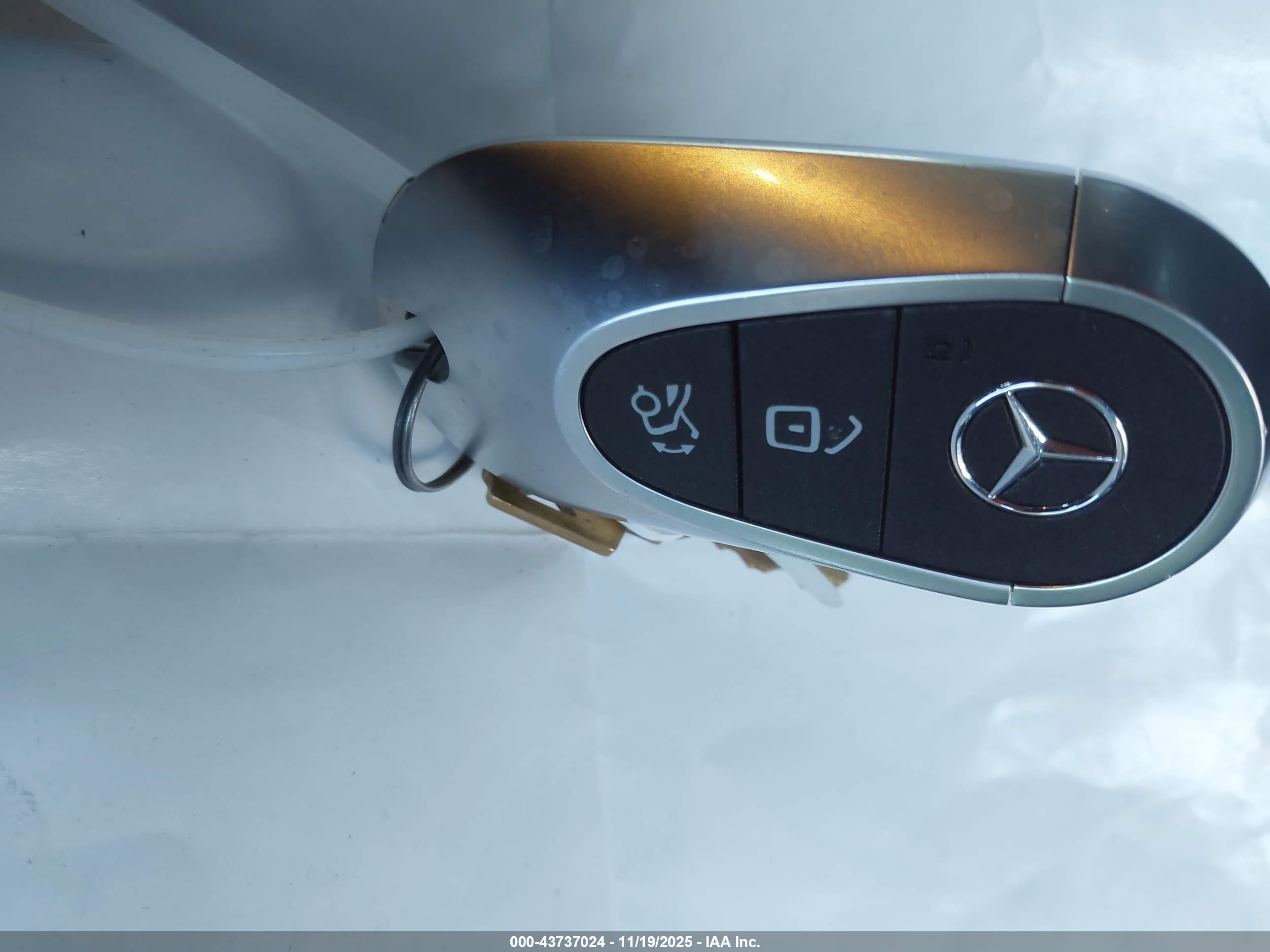MERCEDES-BENZ EQE image 11