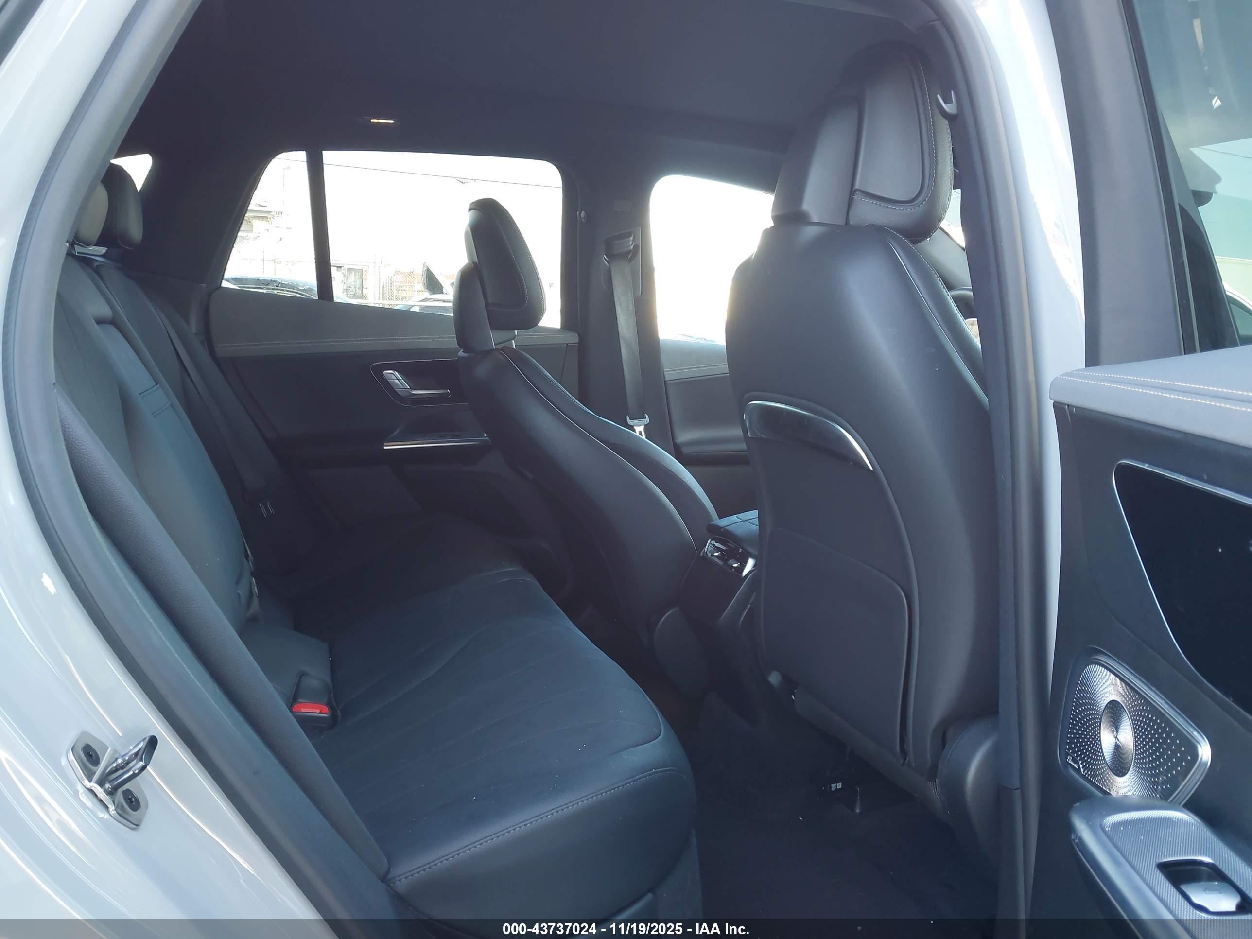 MERCEDES-BENZ EQE image 8