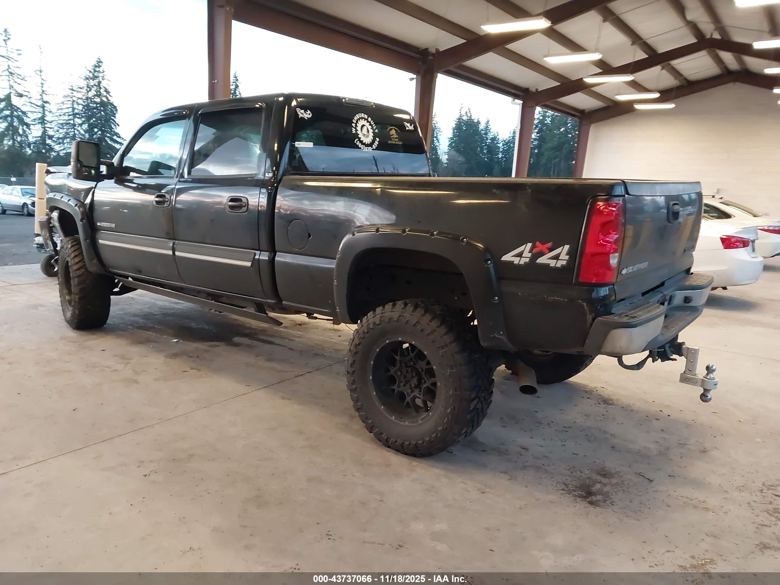 CHEVROLET SILVERADO image 3