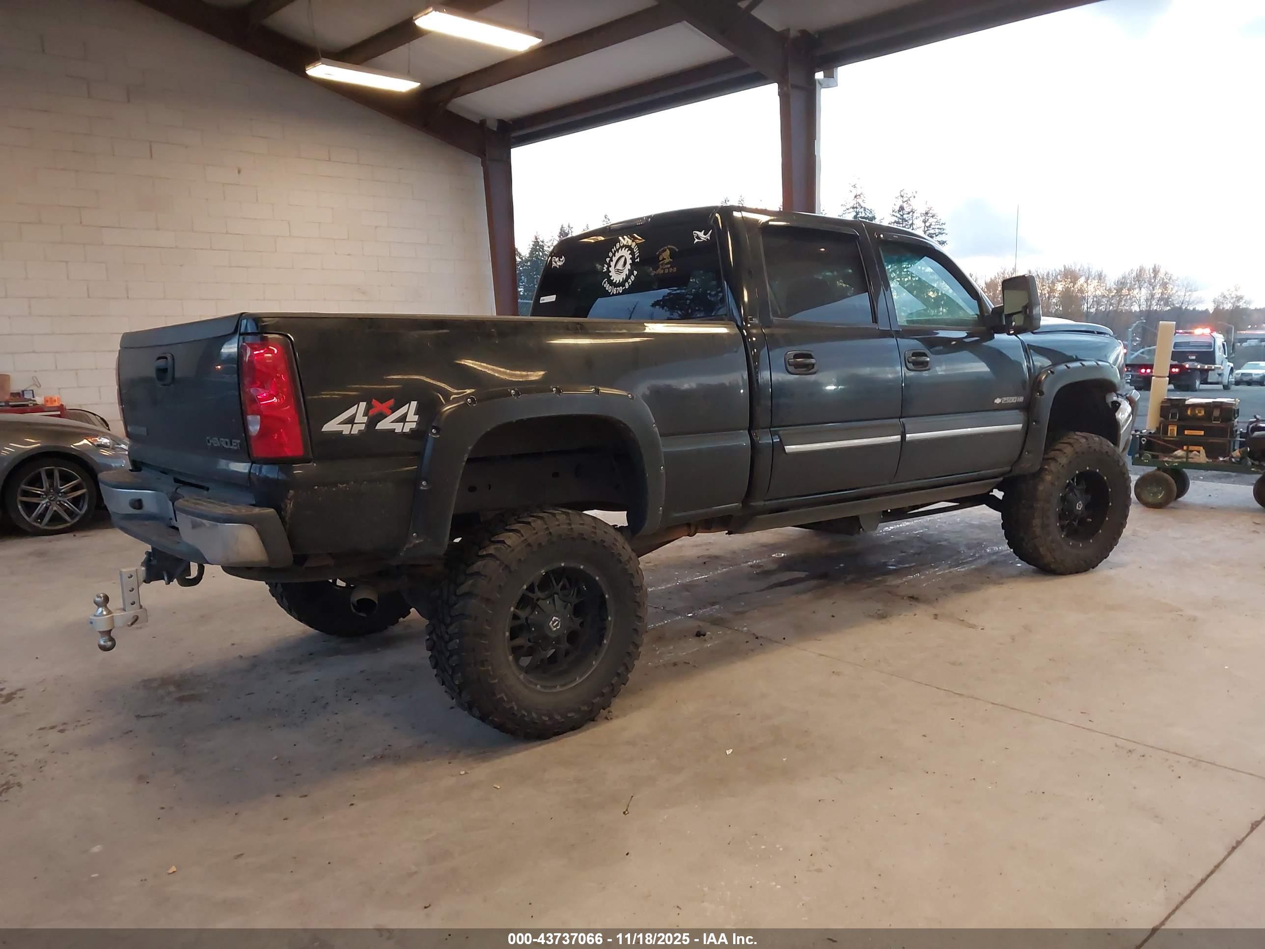 CHEVROLET SILVERADO image 4