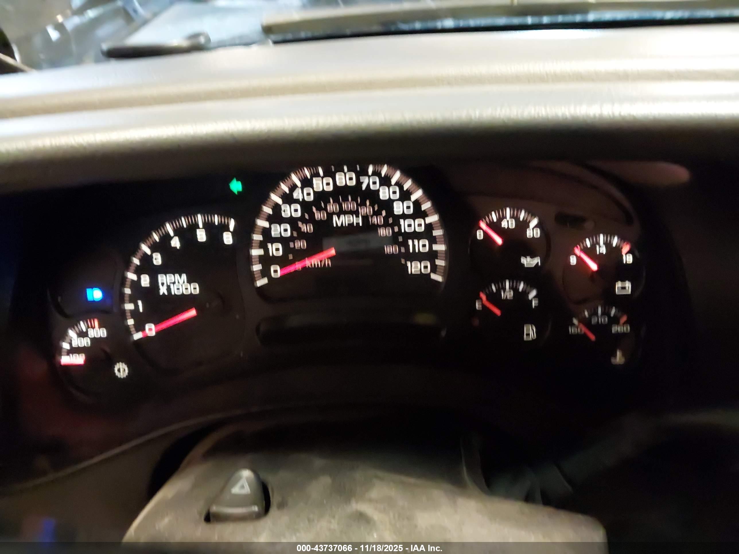CHEVROLET SILVERADO image 7