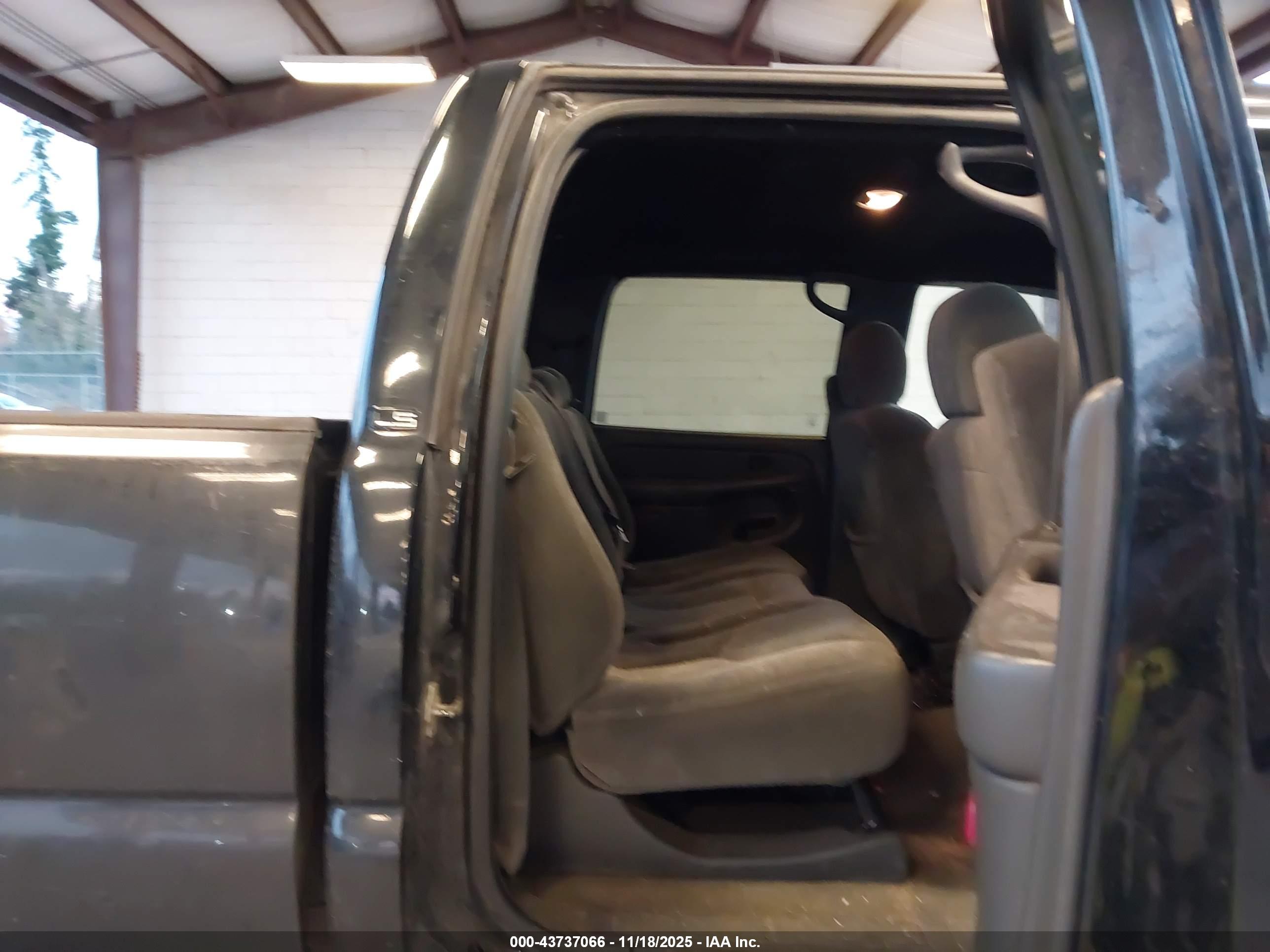 CHEVROLET SILVERADO image 8