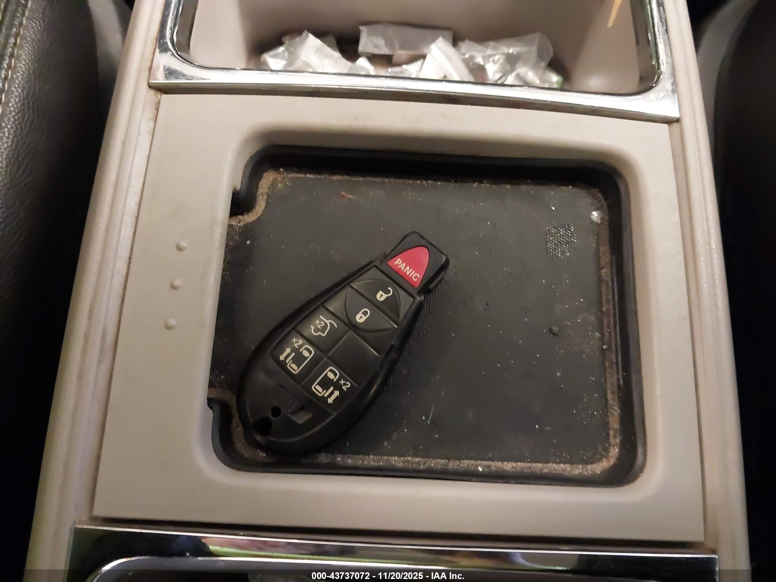 CHRYSLER TOWN image 11