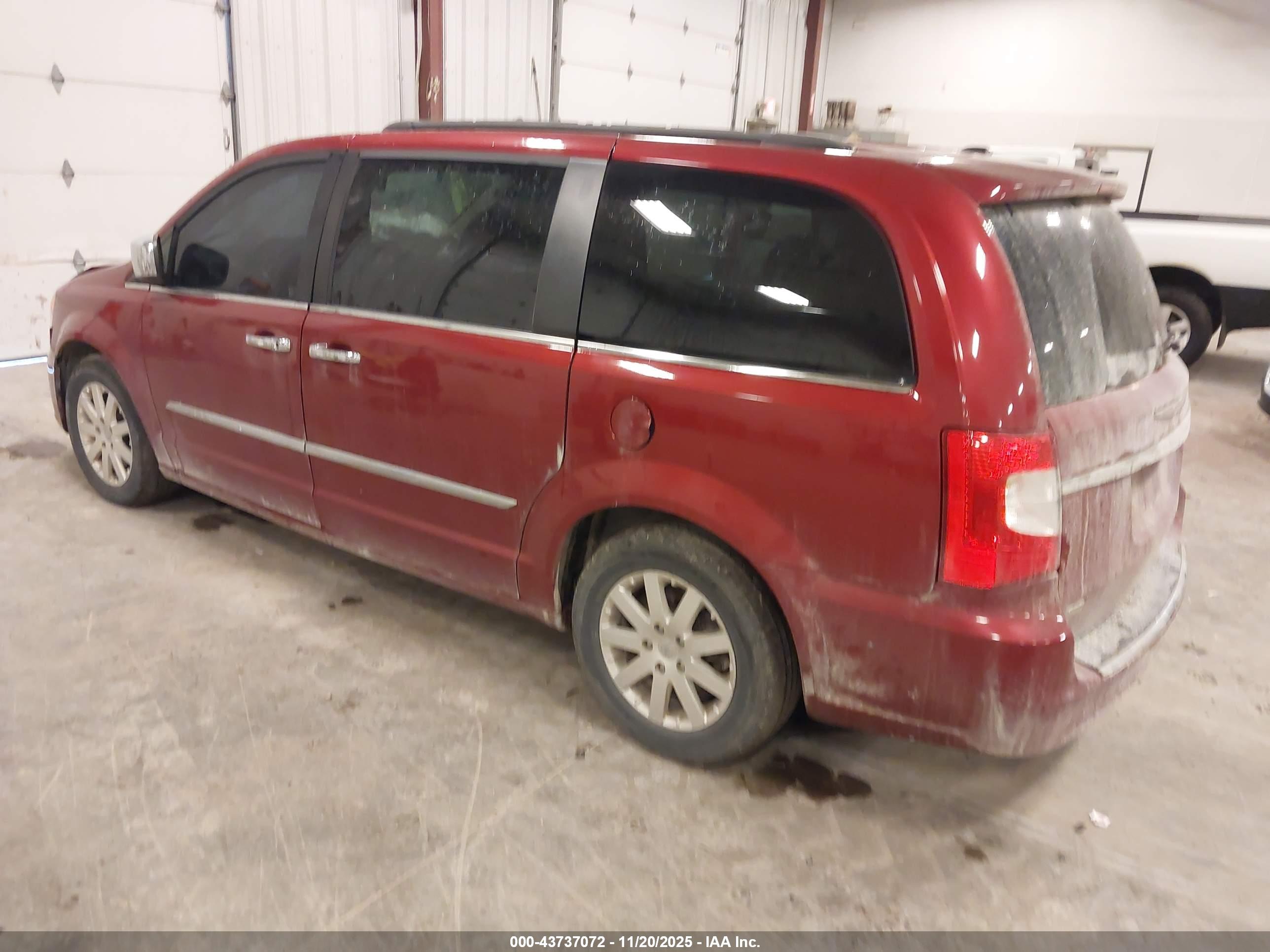 CHRYSLER TOWN image 3