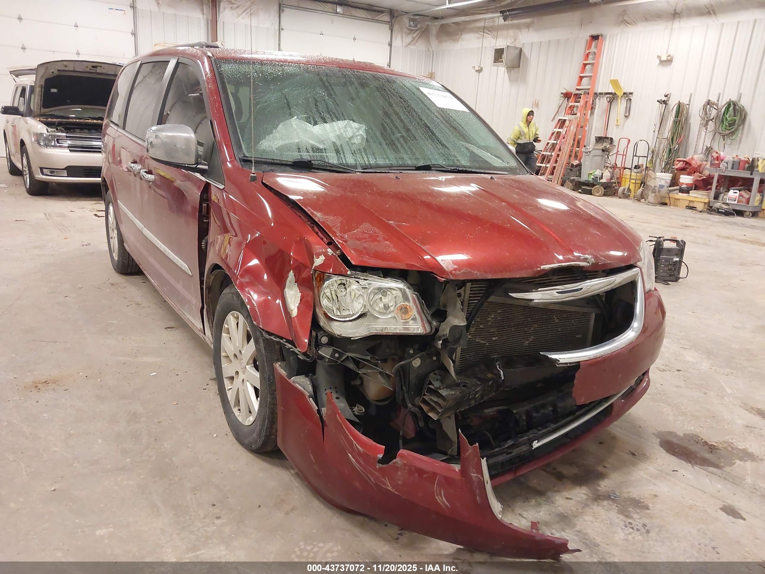 CHRYSLER TOWN image 6