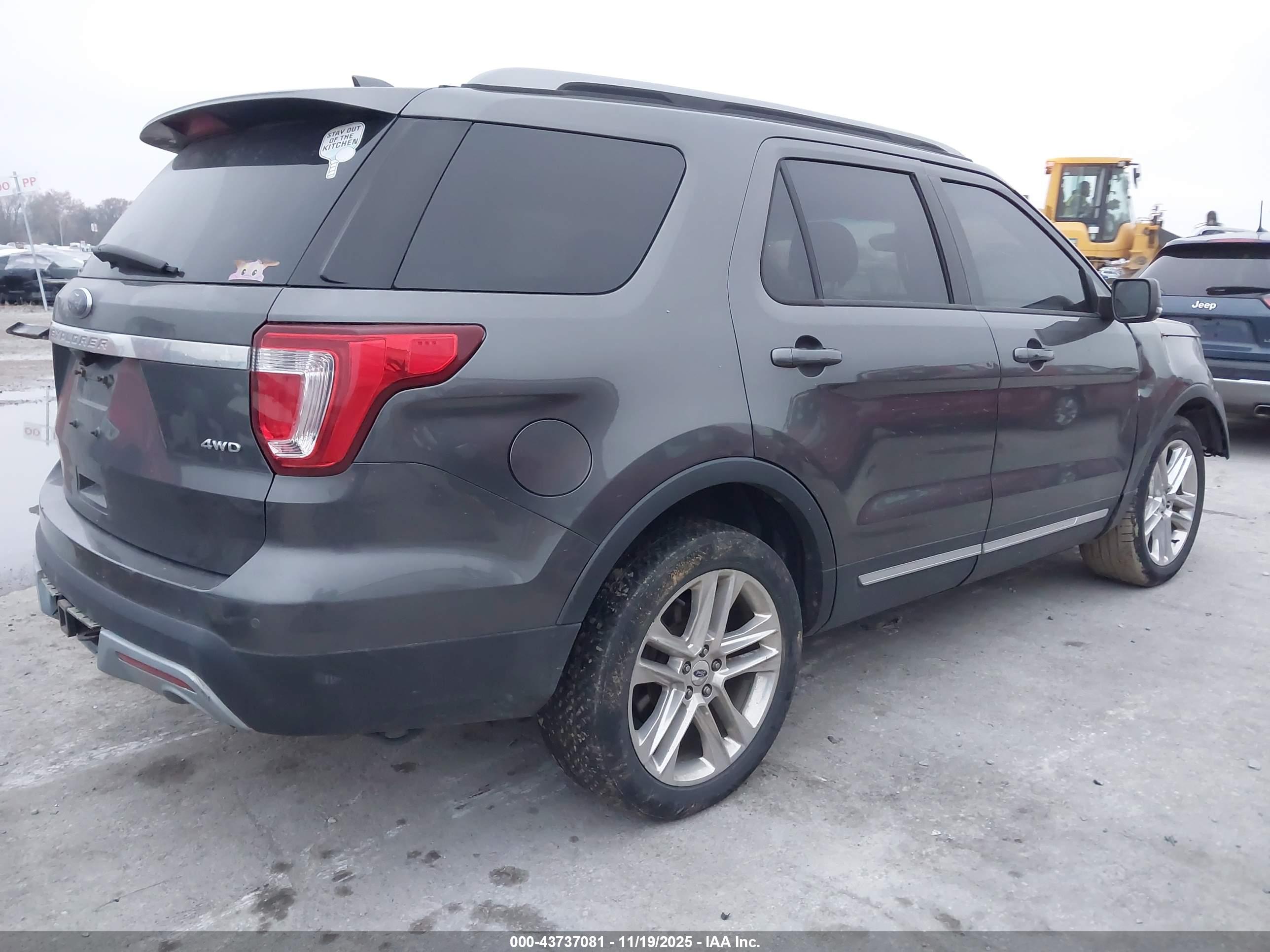 FORD EXPLORER image 4