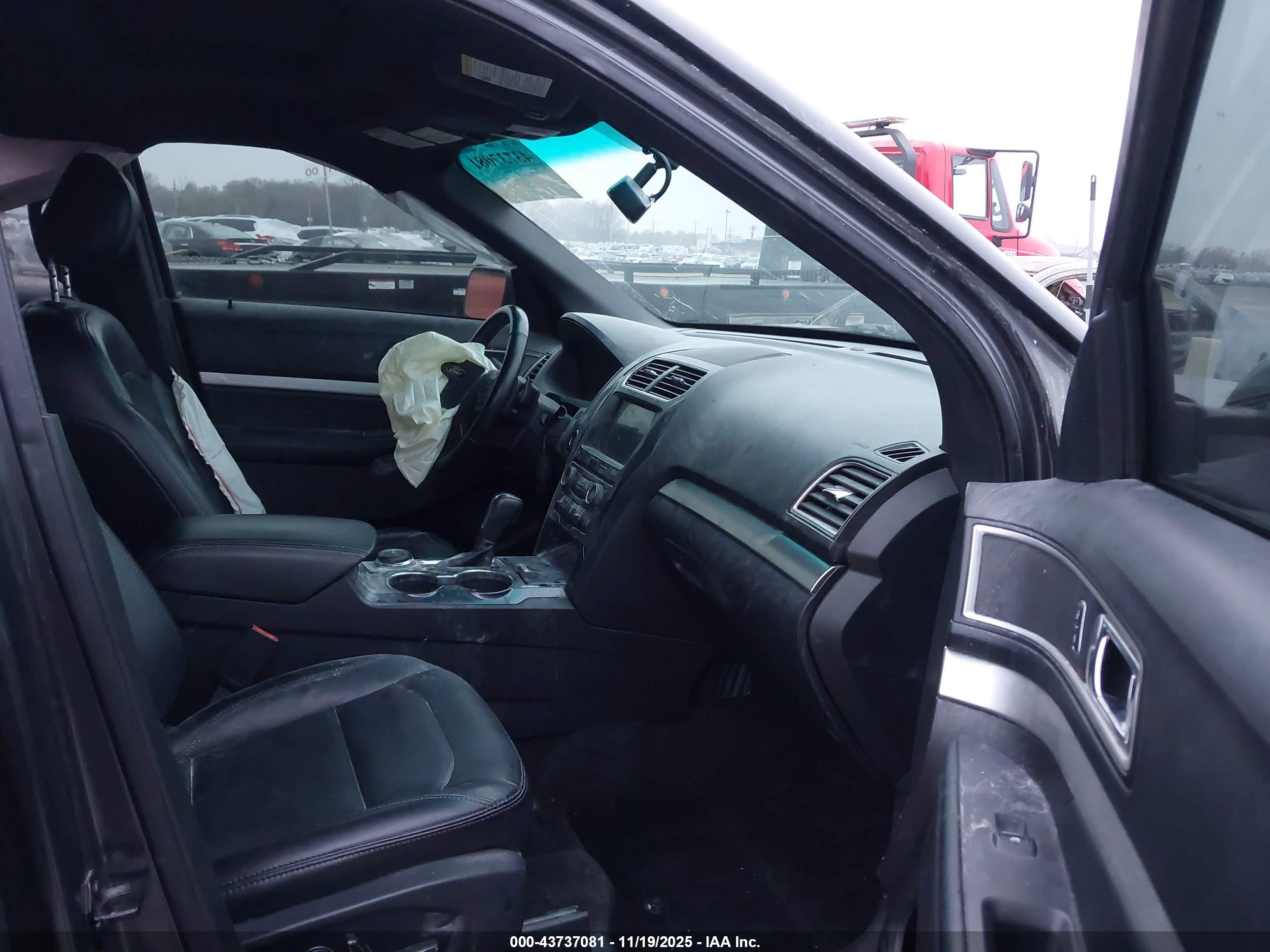 FORD EXPLORER image 5