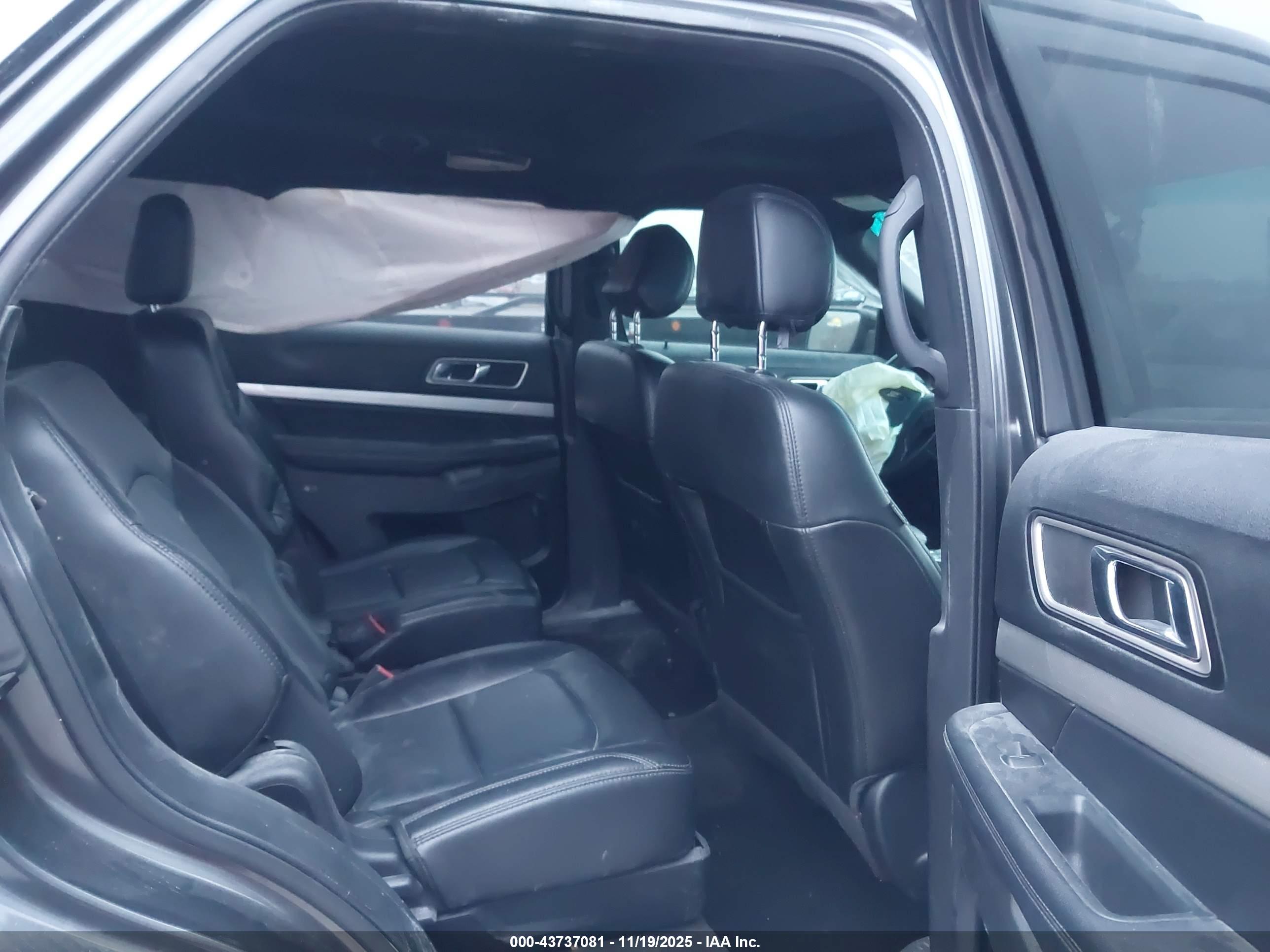 FORD EXPLORER image 8
