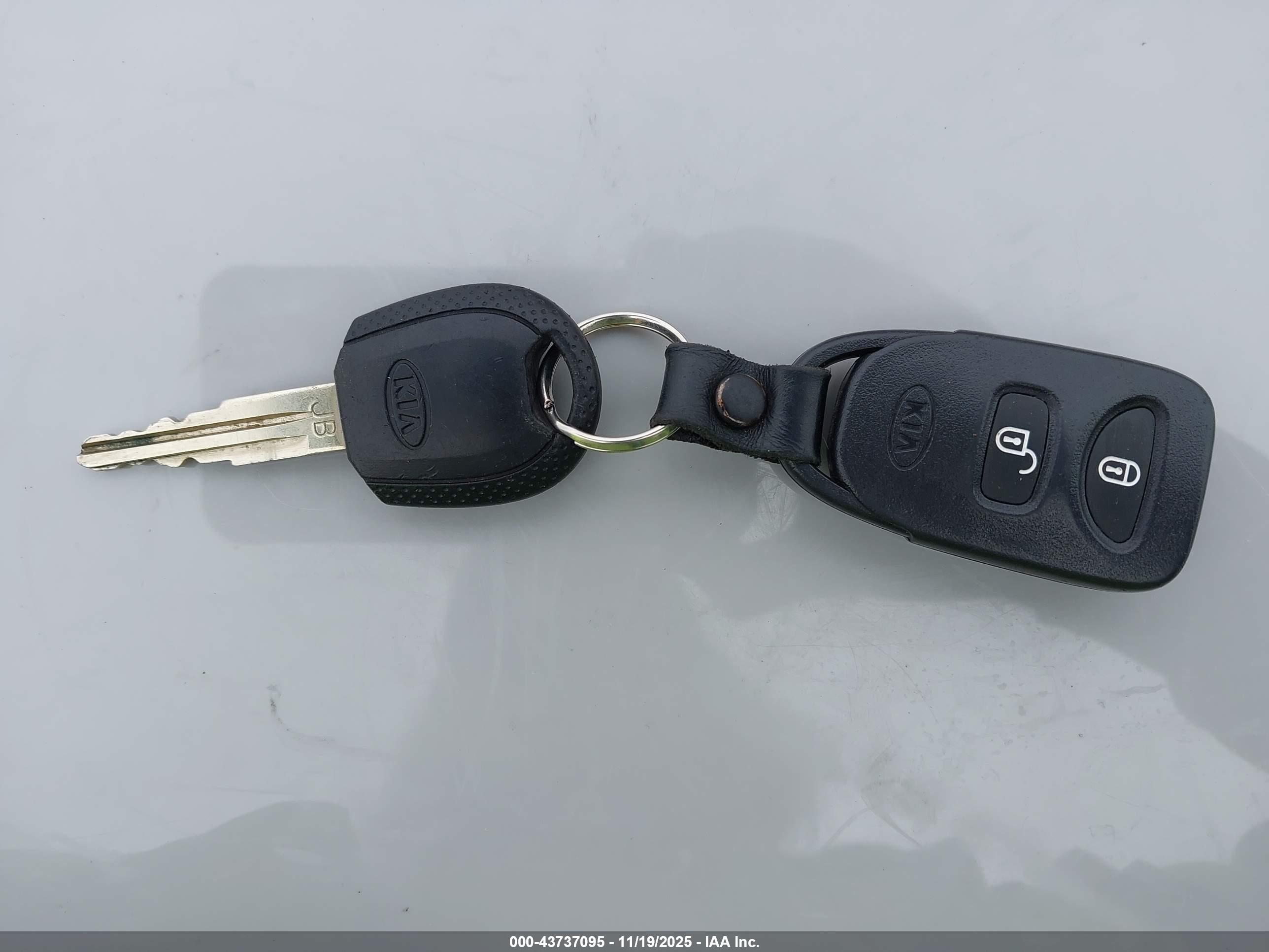 KIA RIO image 11