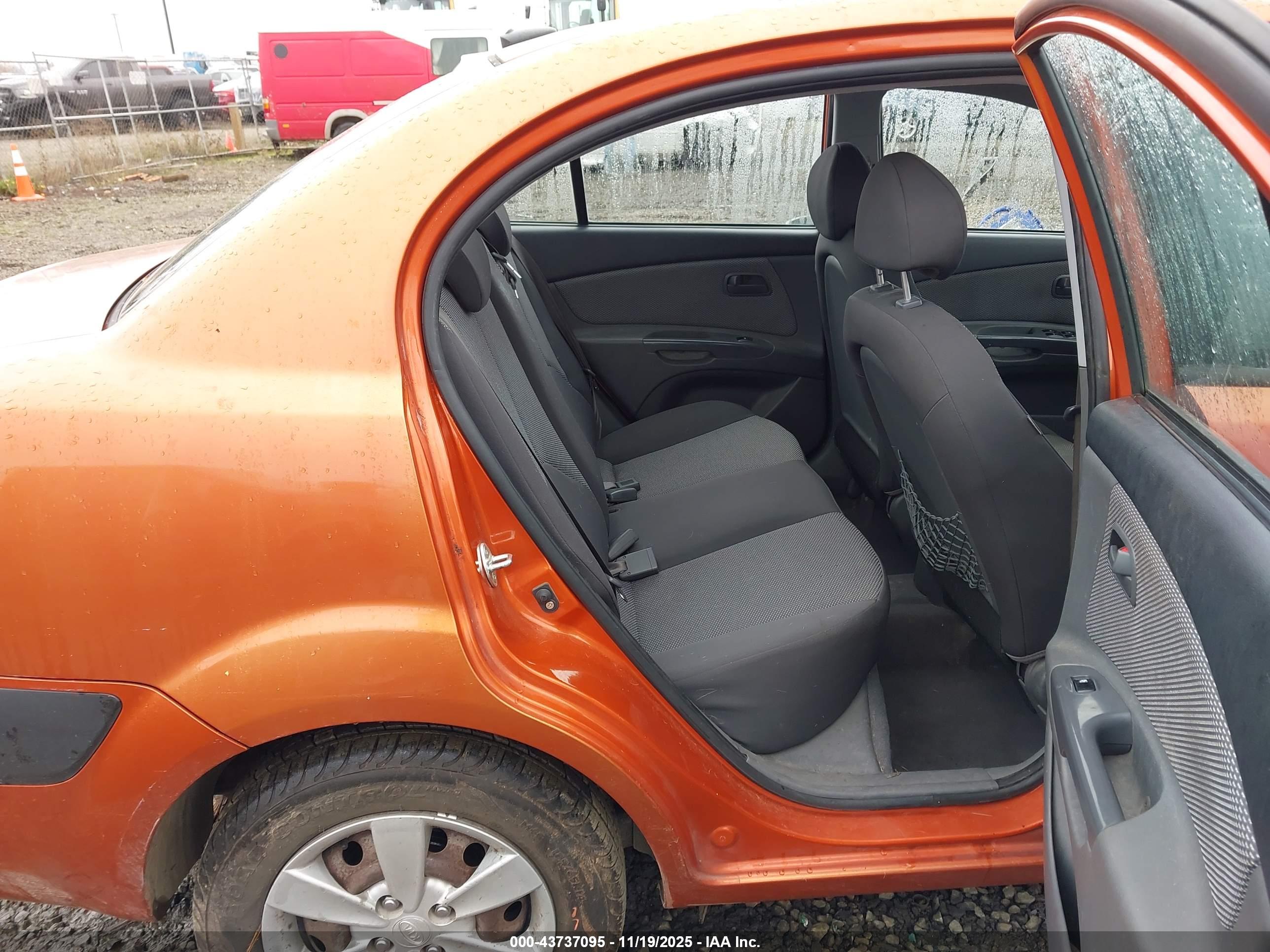 KIA RIO image 8