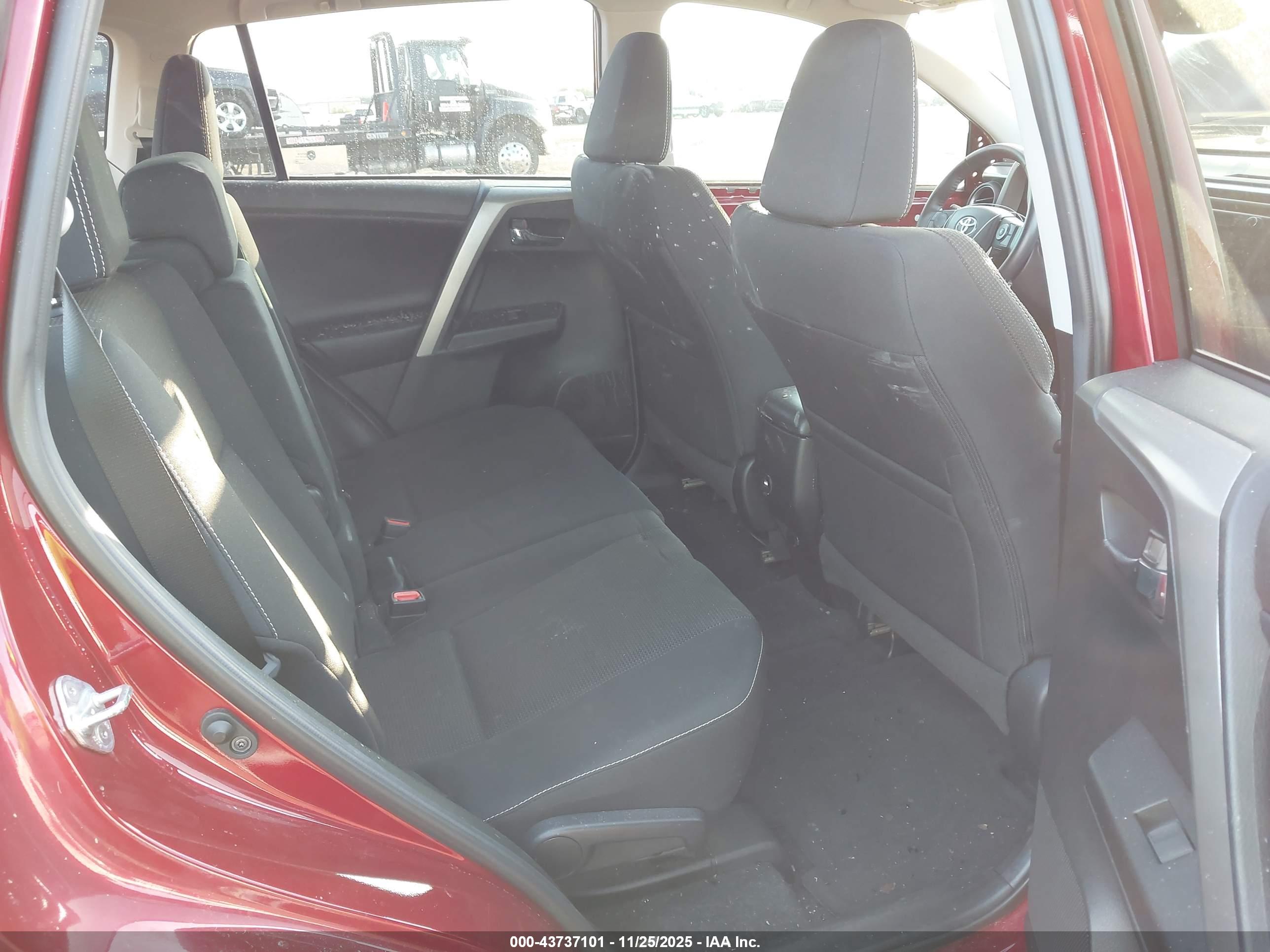 TOYOTA RAV4 image 8