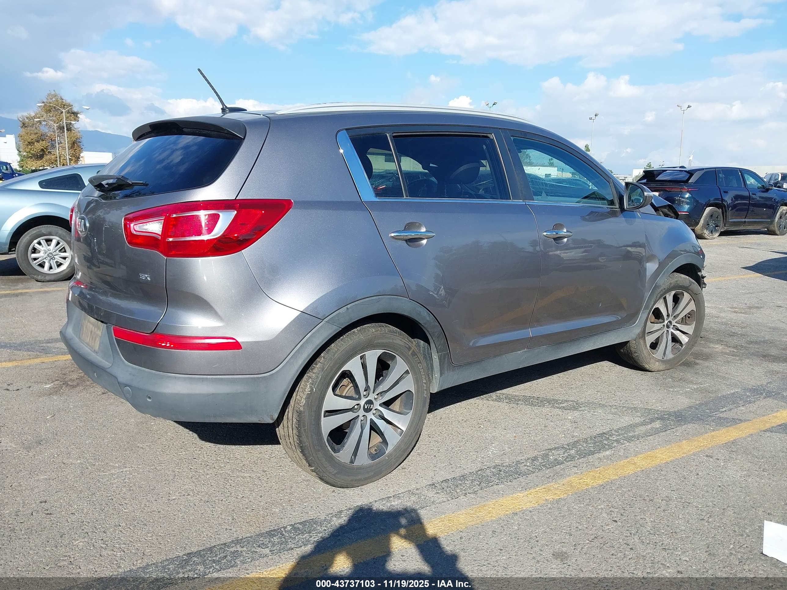 KIA SPORTAGE image 4