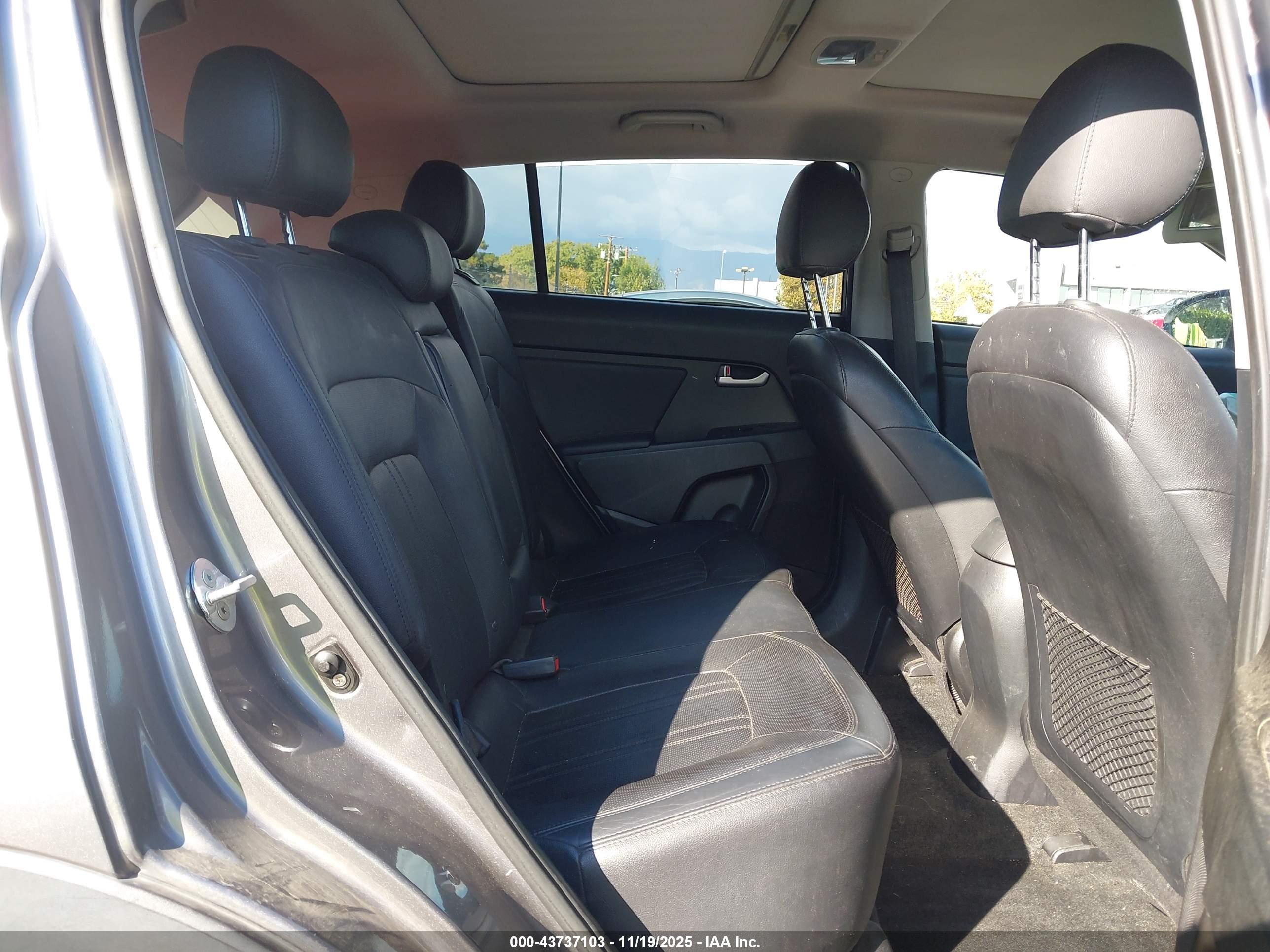 KIA SPORTAGE image 8