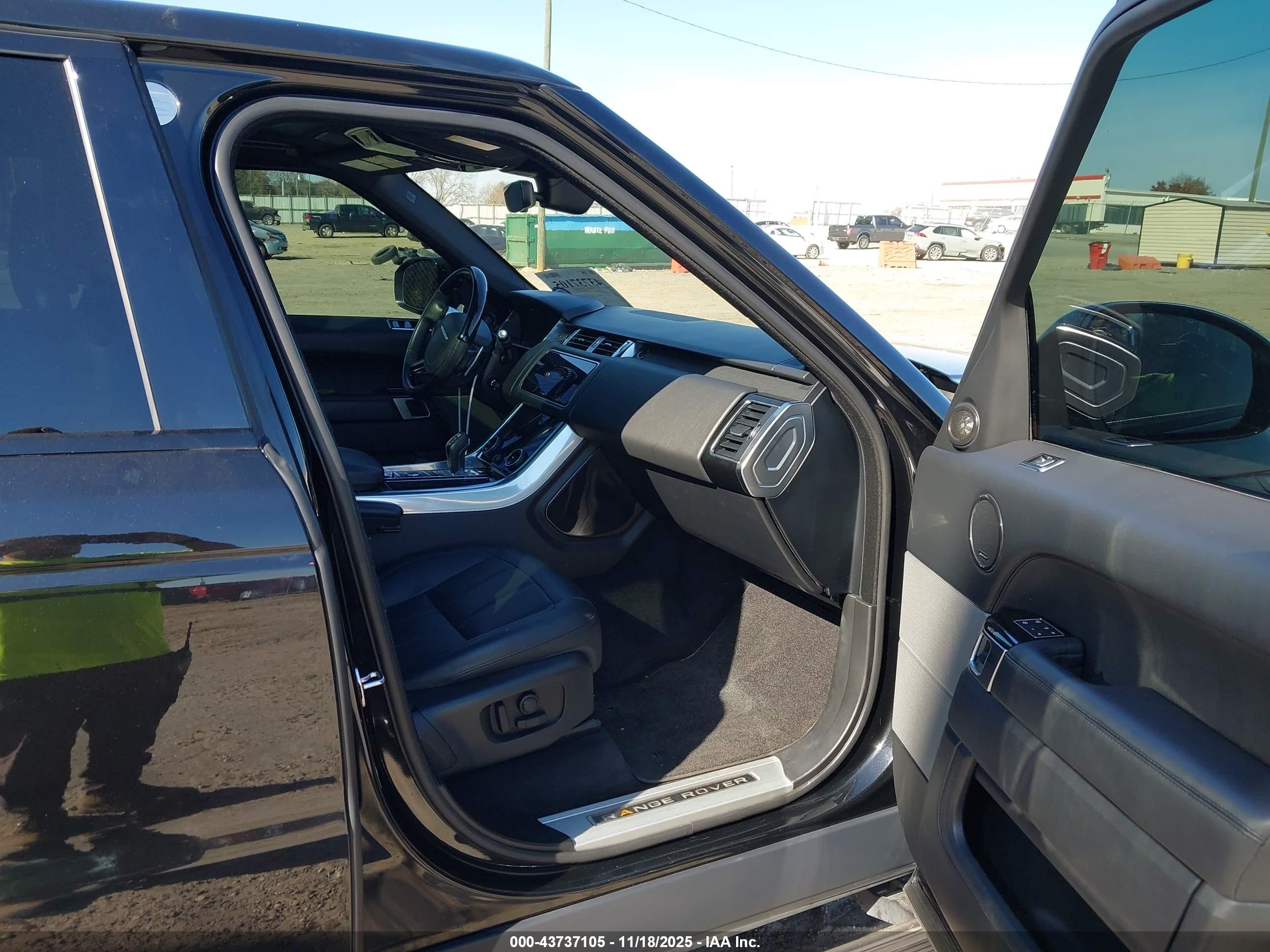 LAND ROVER image 5