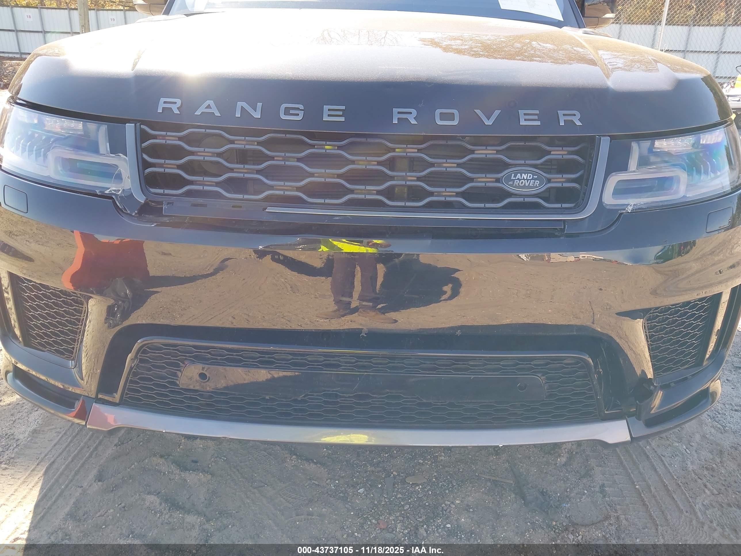 LAND ROVER image 6