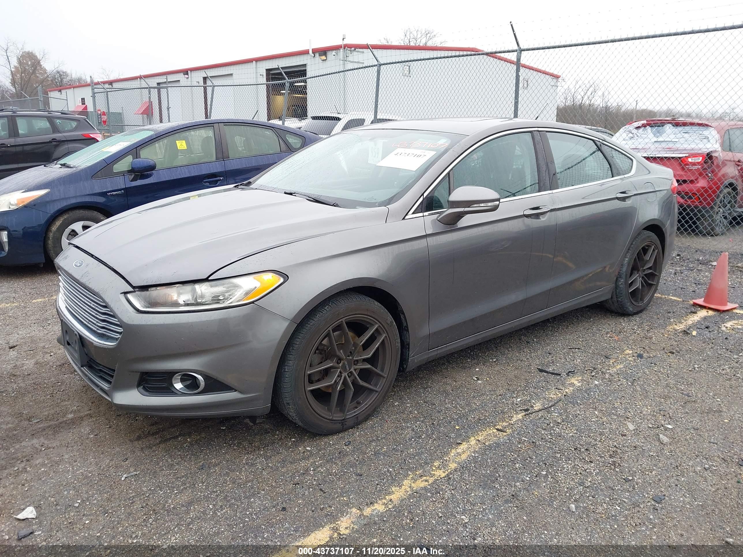 FORD FUSION image 2
