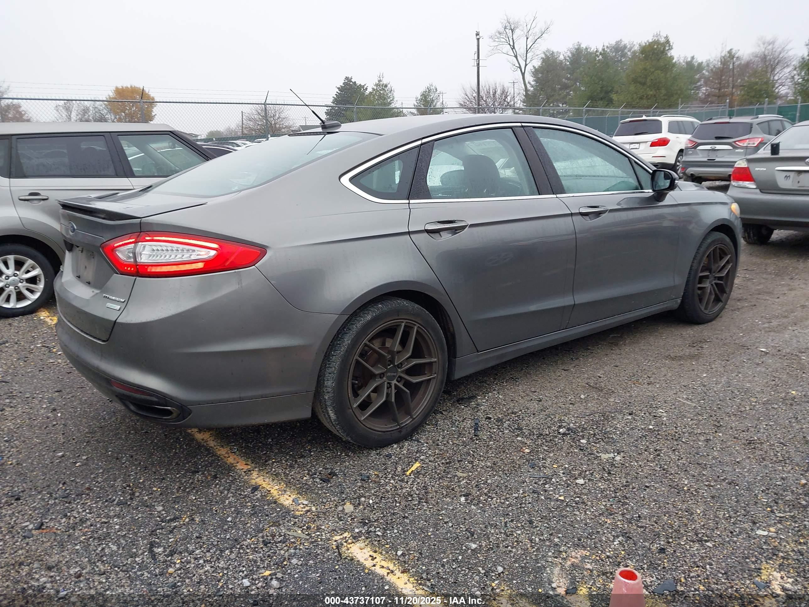 FORD FUSION image 4