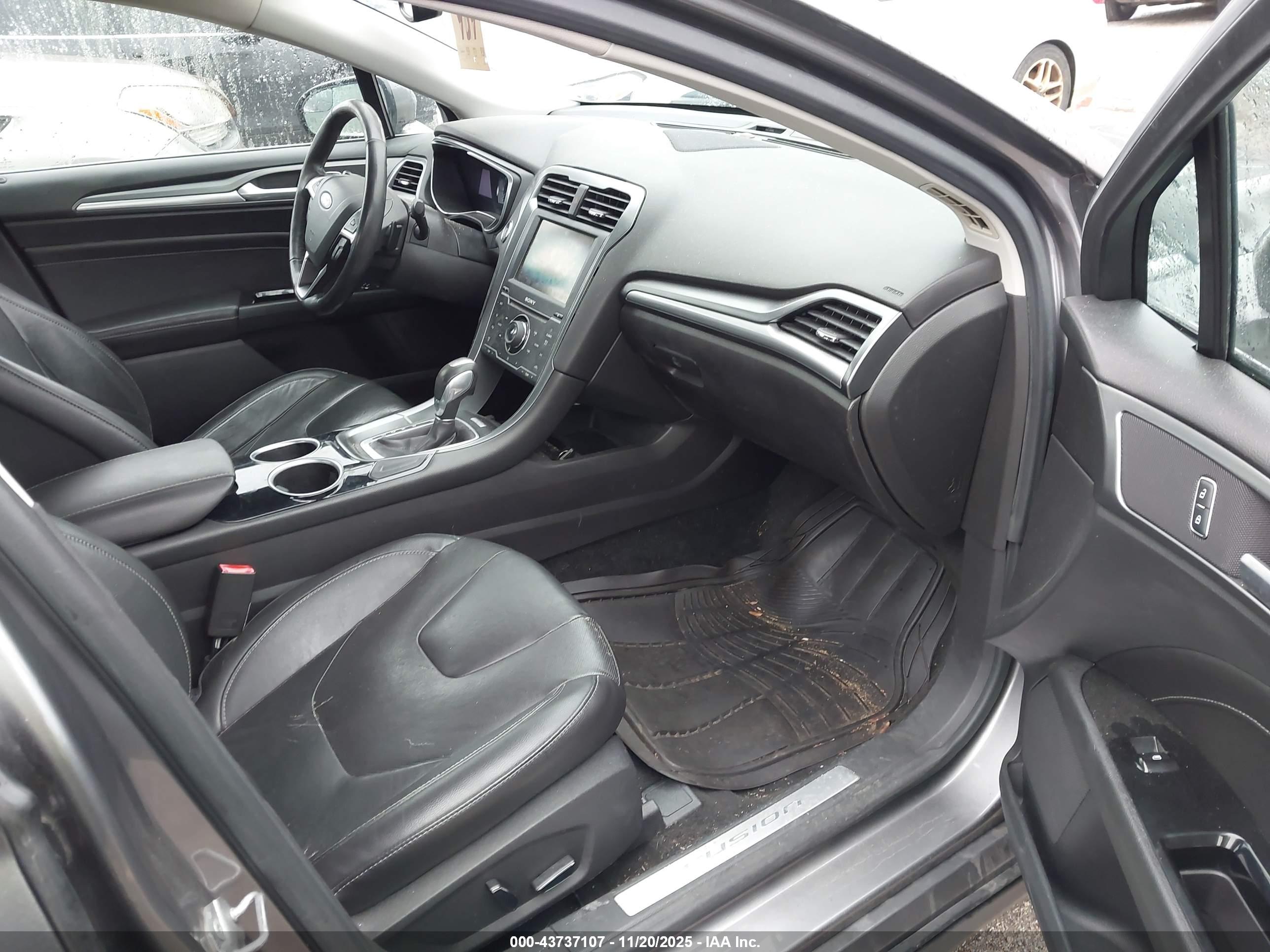 FORD FUSION image 5