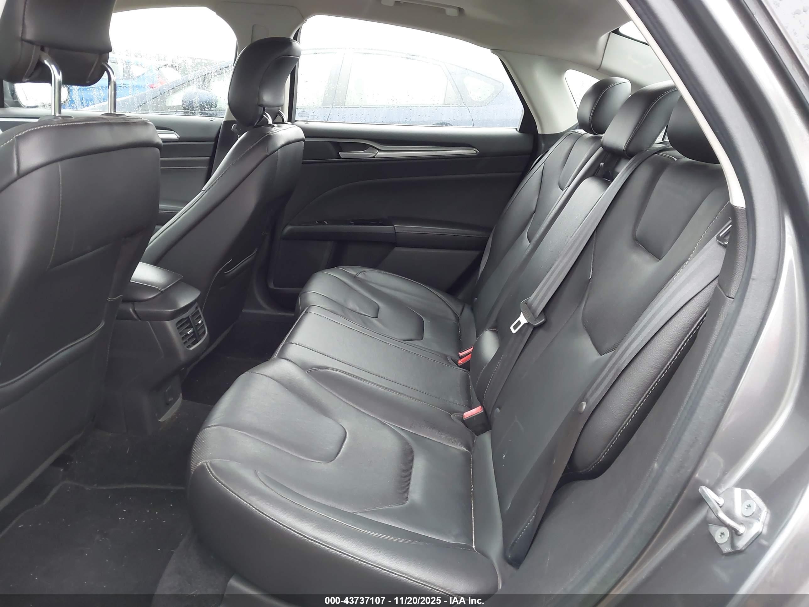 FORD FUSION image 8