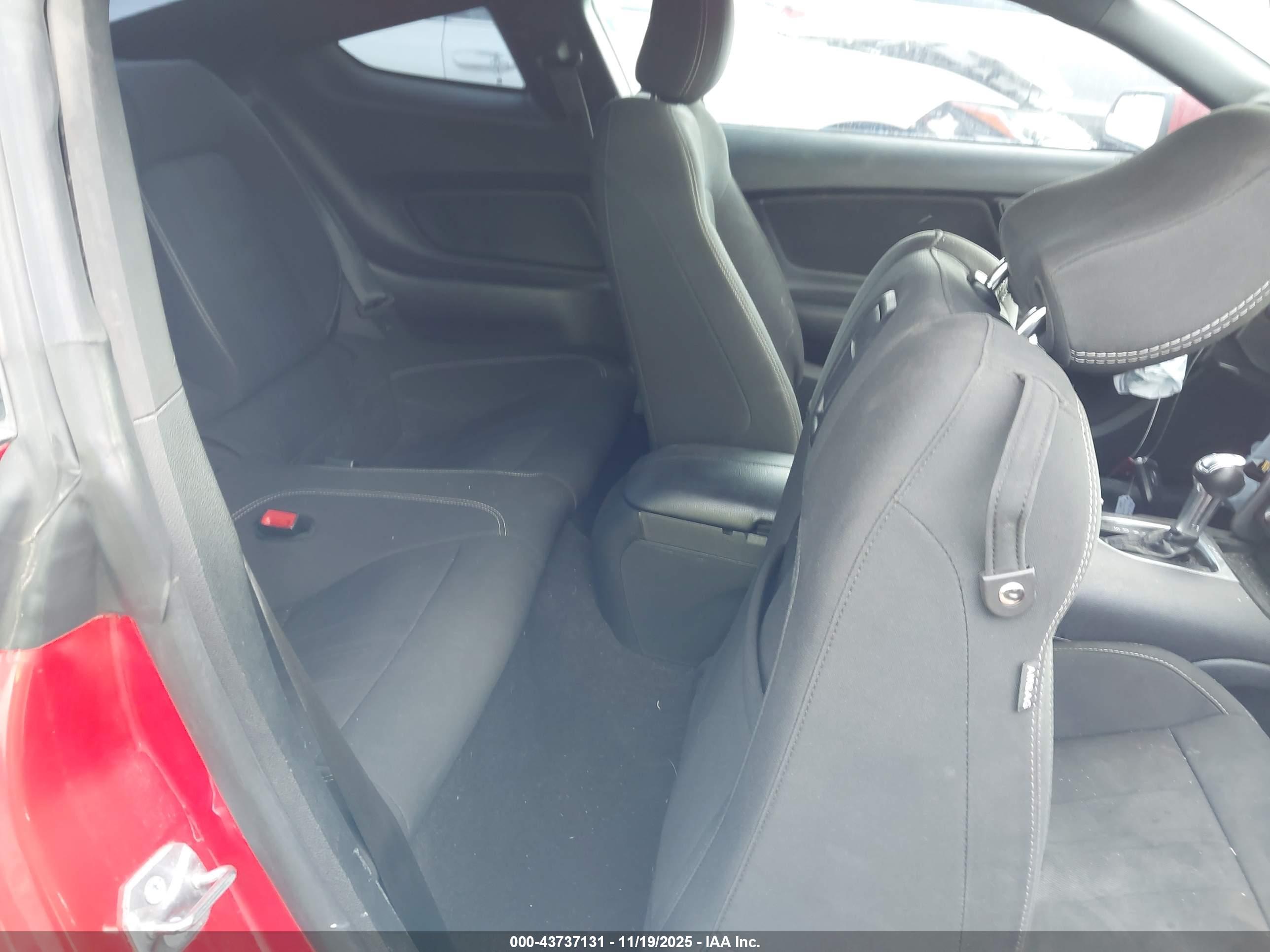 FORD MUSTANG image 8