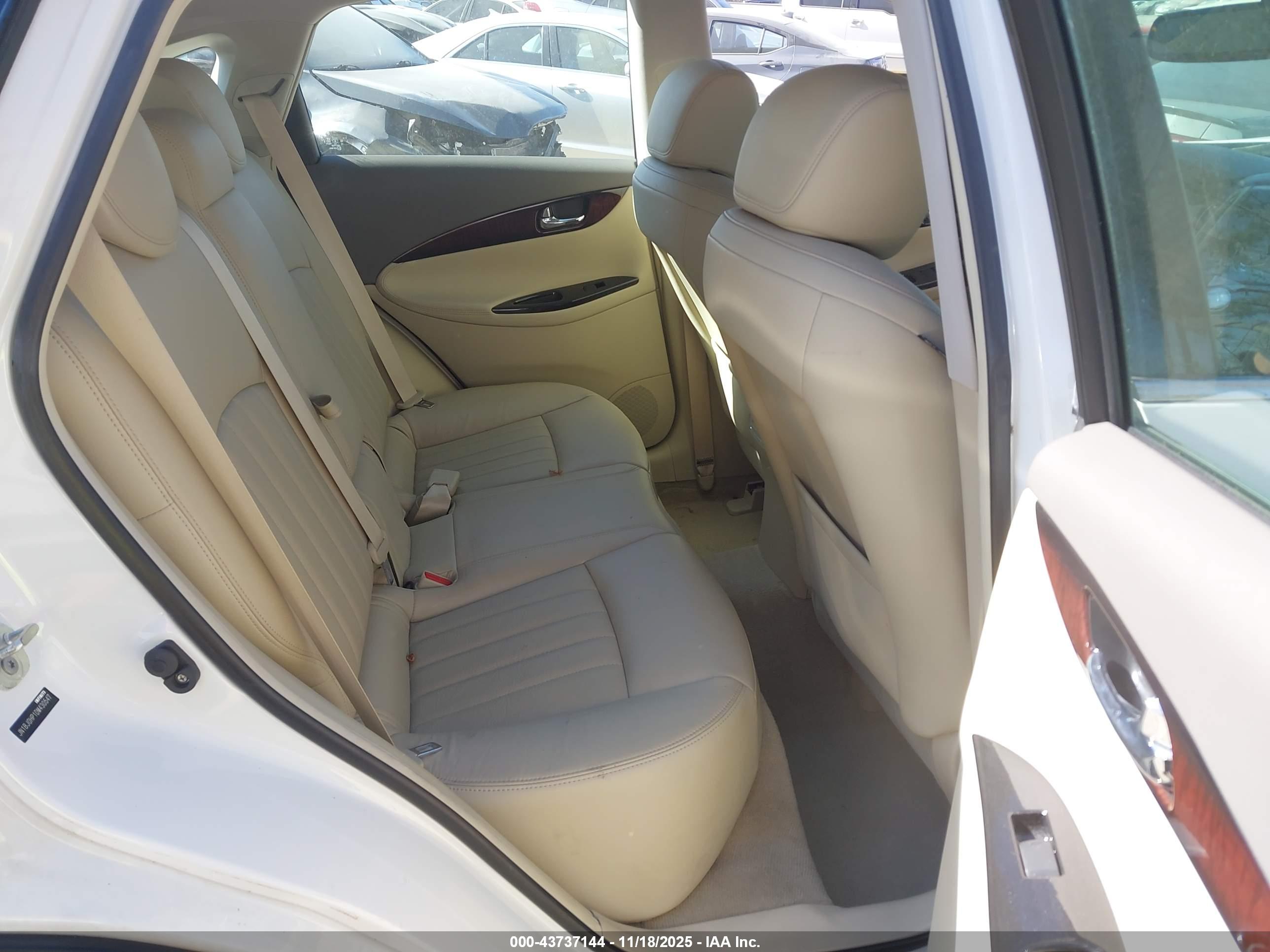 INFINITI EX37 image 8
