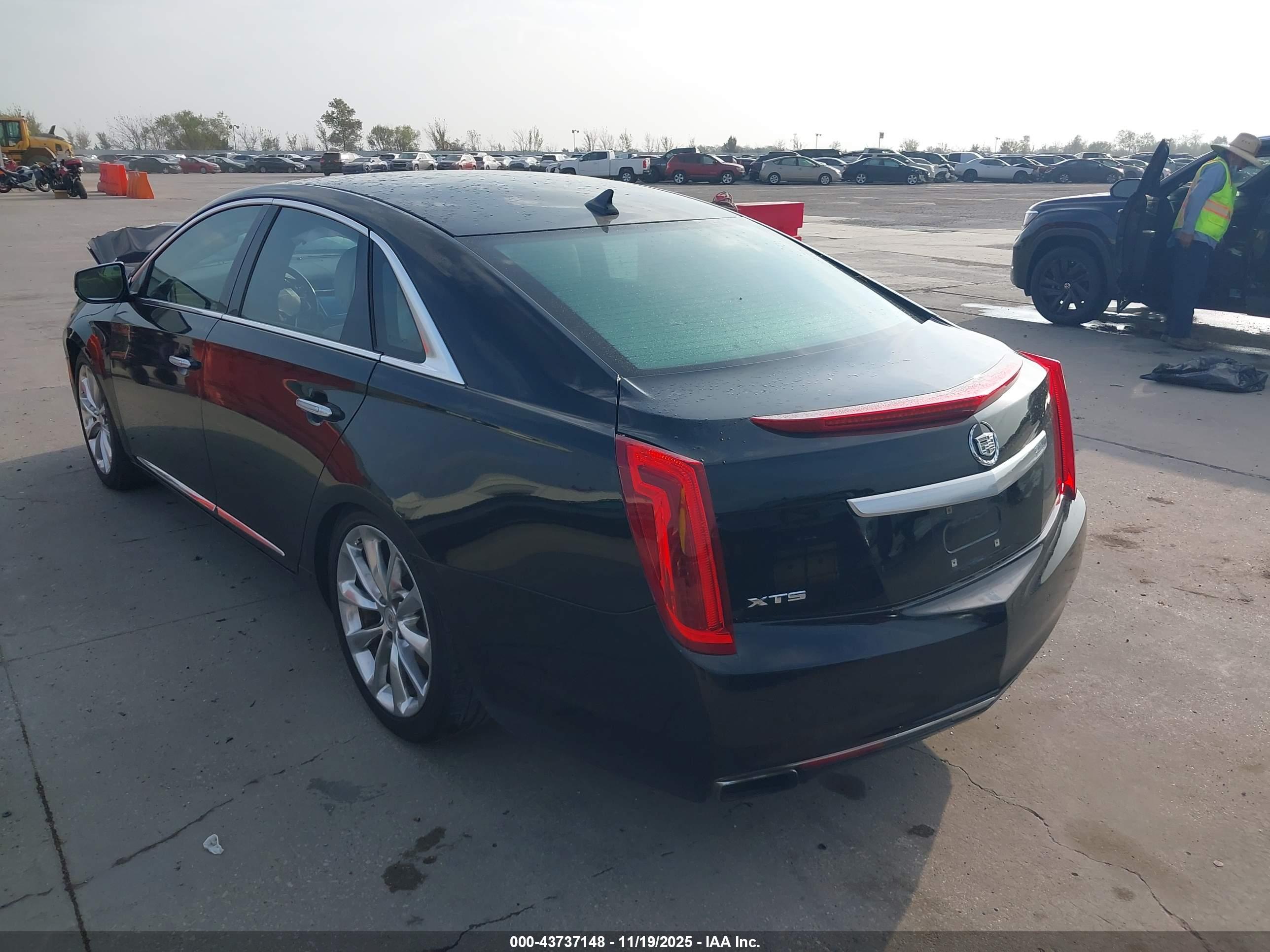 CADILLAC XTS image 3